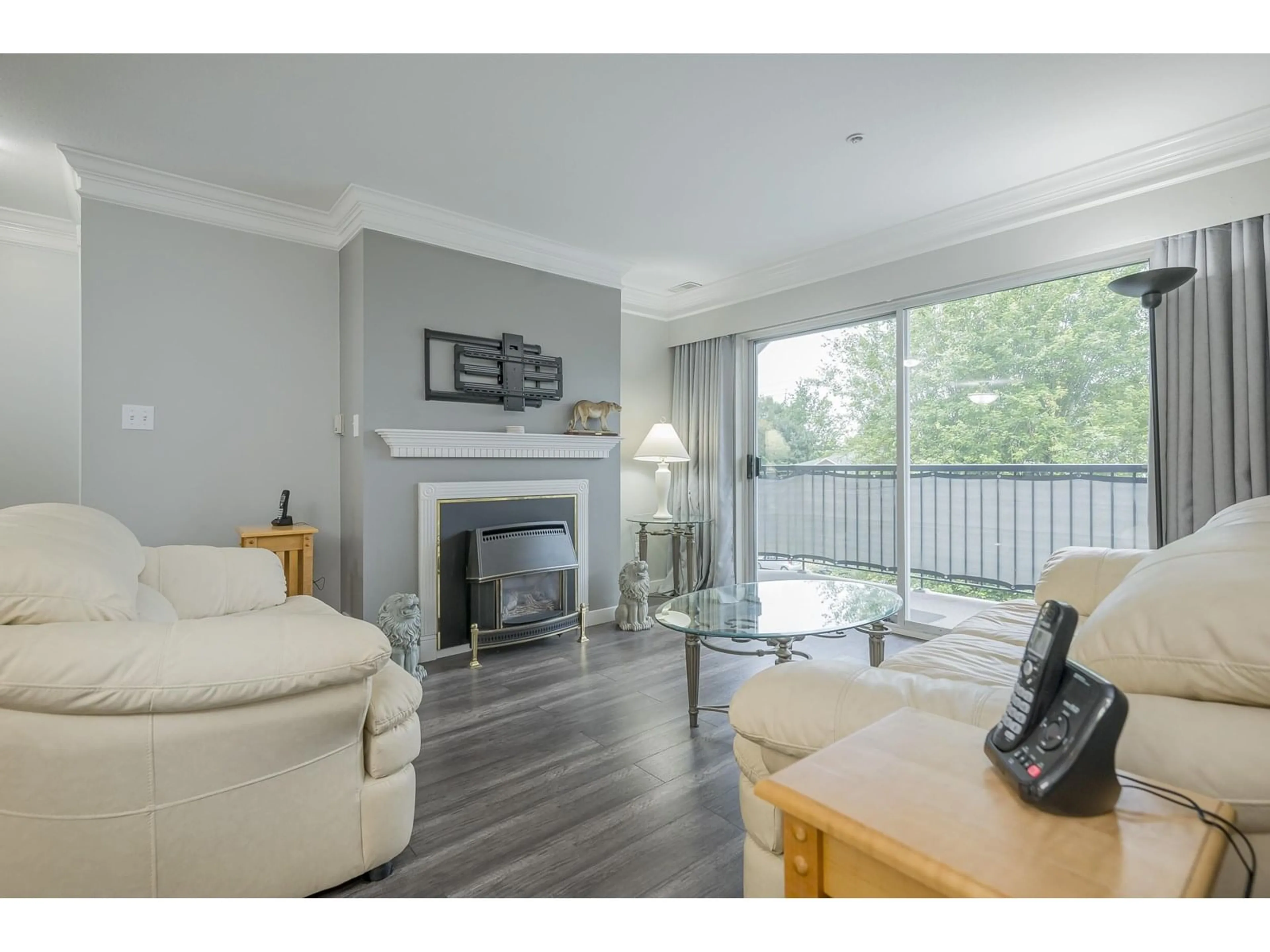 Living room with furniture, wood/laminate floor for 302 - 20881 56, Langley British Columbia V3A3Z3