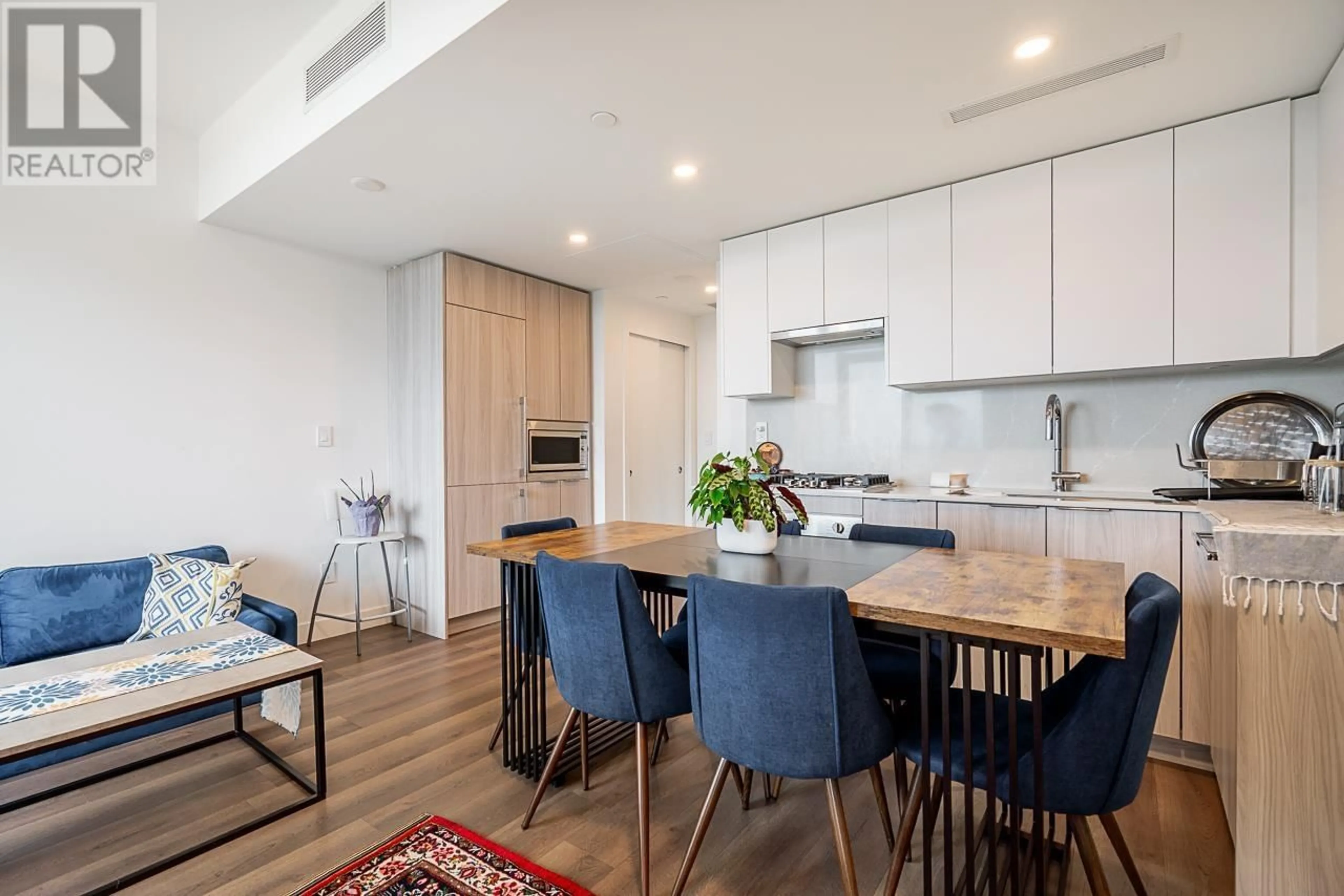Open concept kitchen, wood/laminate floor for 1605 - 901 LOUGHEED HIGHWAY, Coquitlam British Columbia V3K3T3