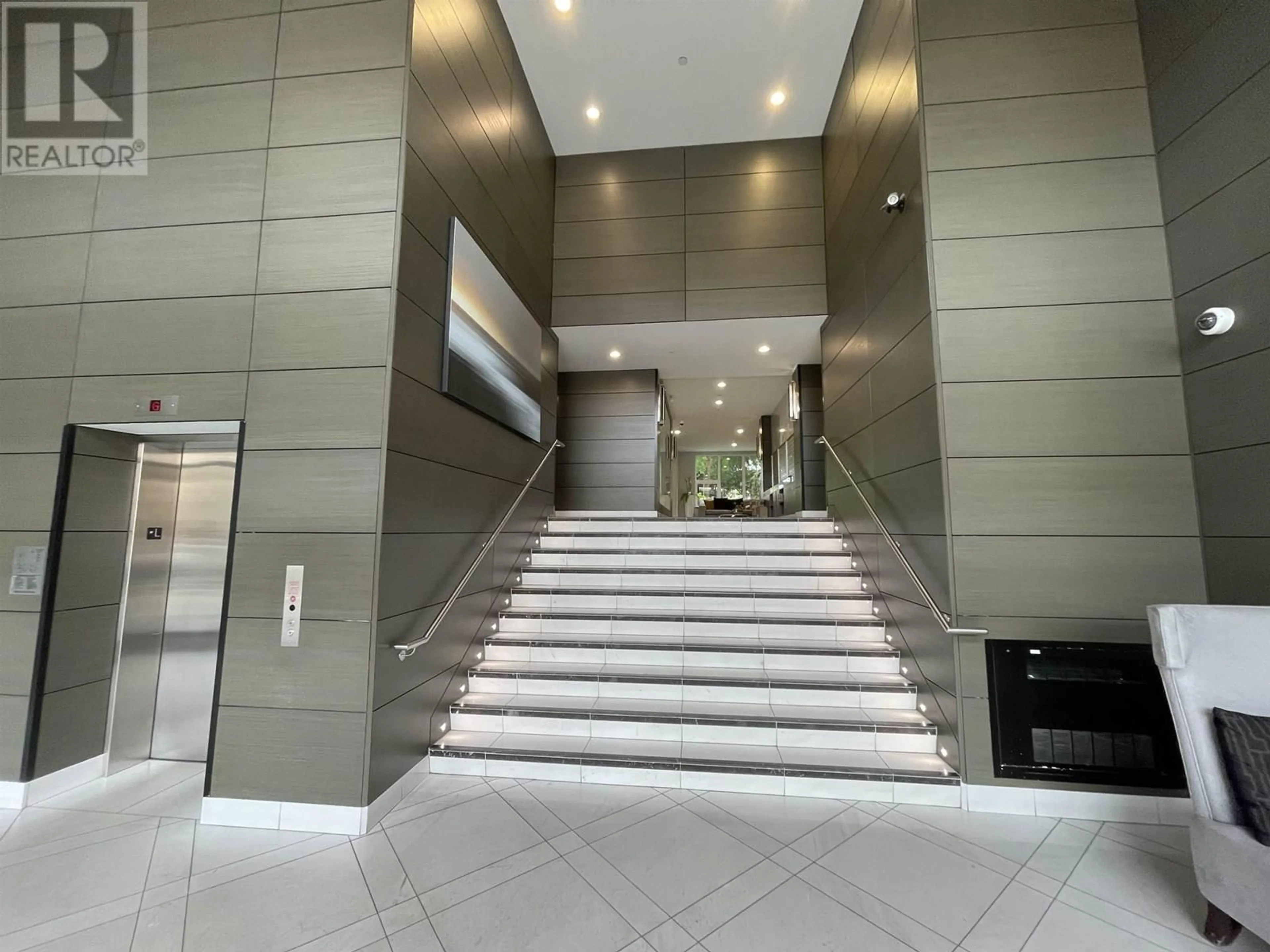 Indoor foyer for 406 - 9311 ALEXANDRA ROAD, Richmond British Columbia V6X0L8