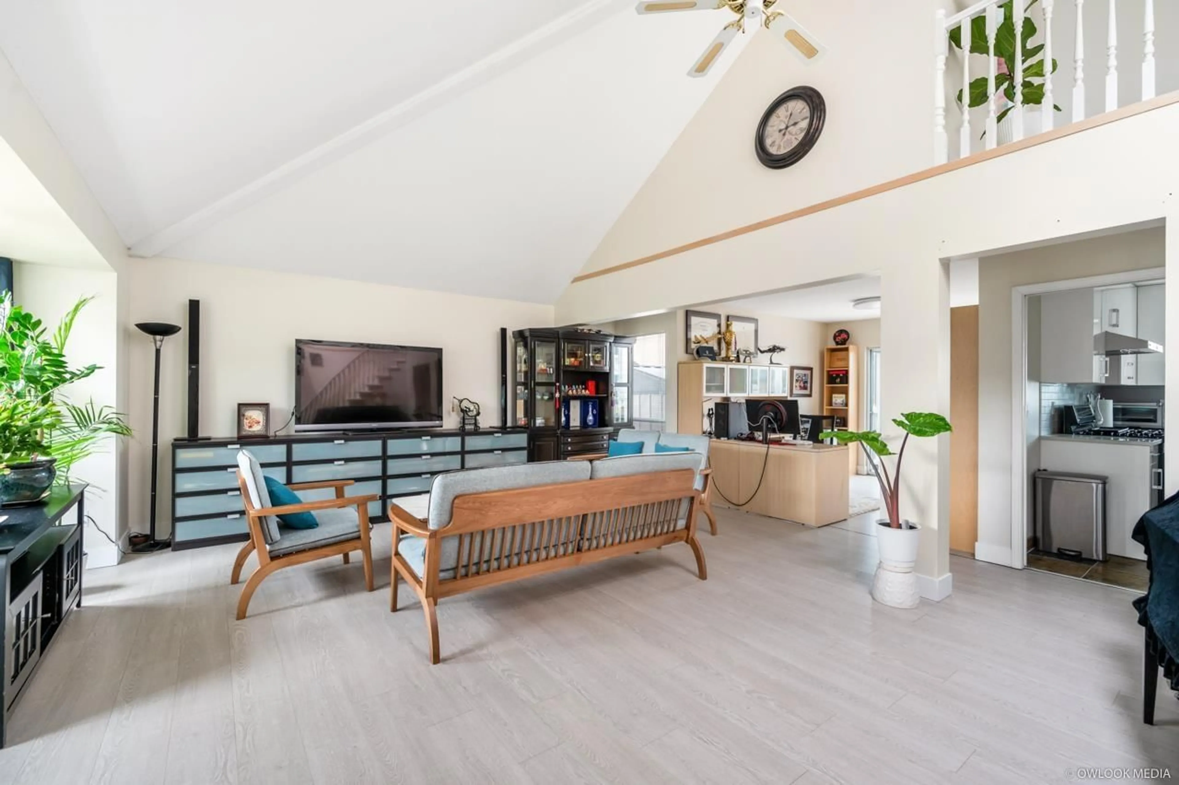 Living room with furniture, unknown for 15487 111A, Surrey British Columbia V3R0J6