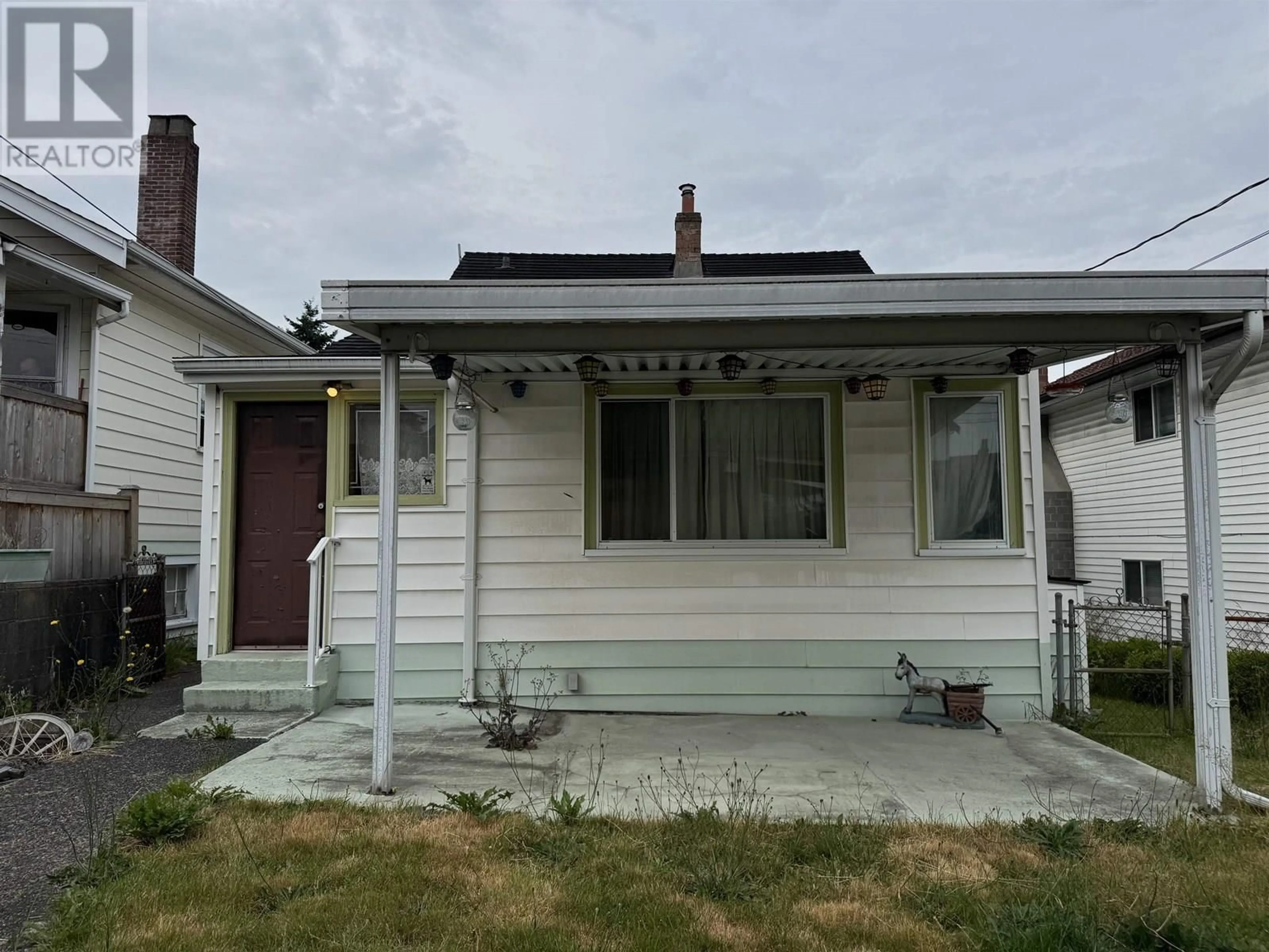 Home with vinyl exterior material, street for 3058 CHARLES STREET, Vancouver British Columbia V5K3B5