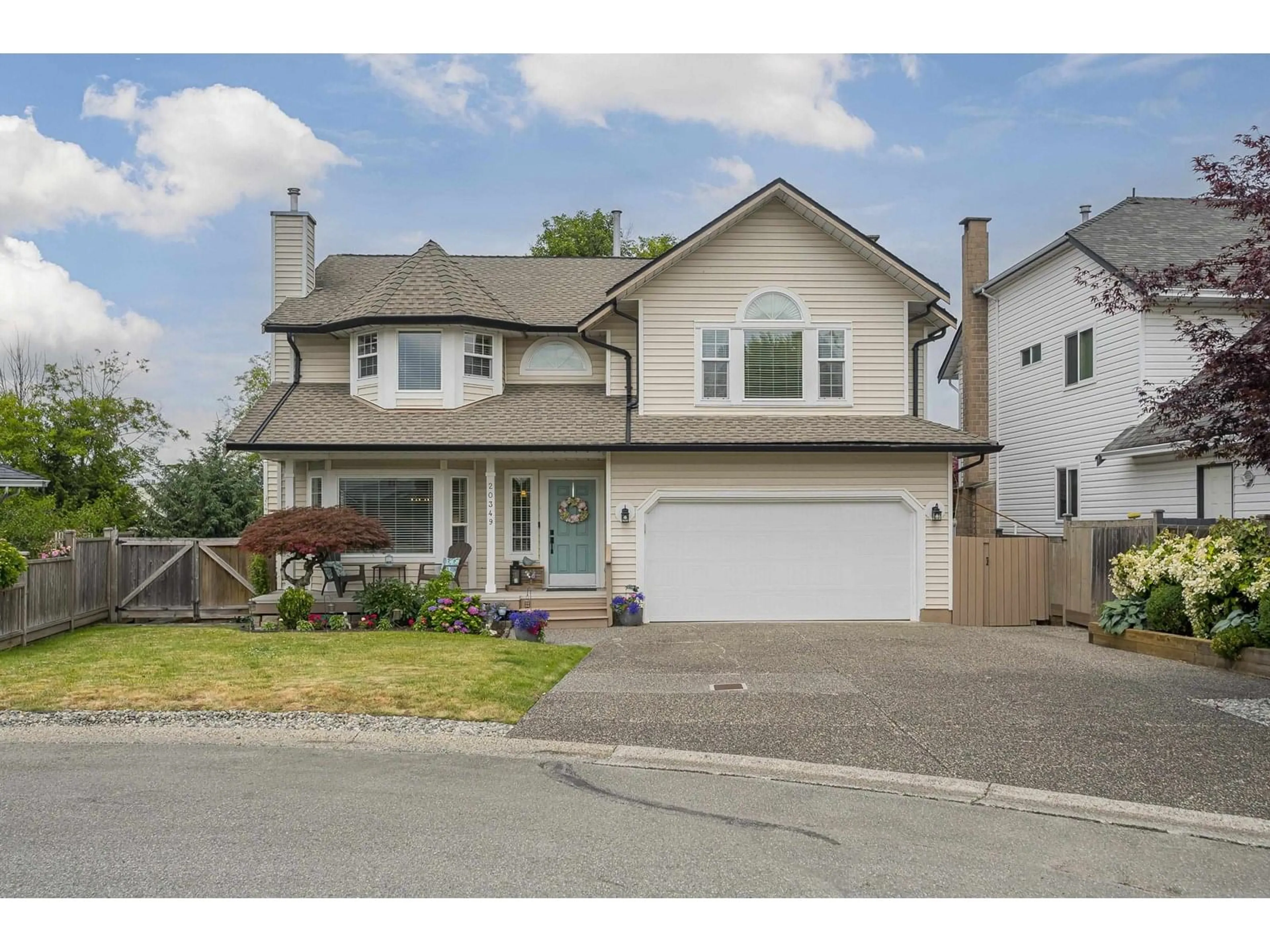 Home with vinyl exterior material, street for 20349 90, Langley British Columbia V1M1Y6
