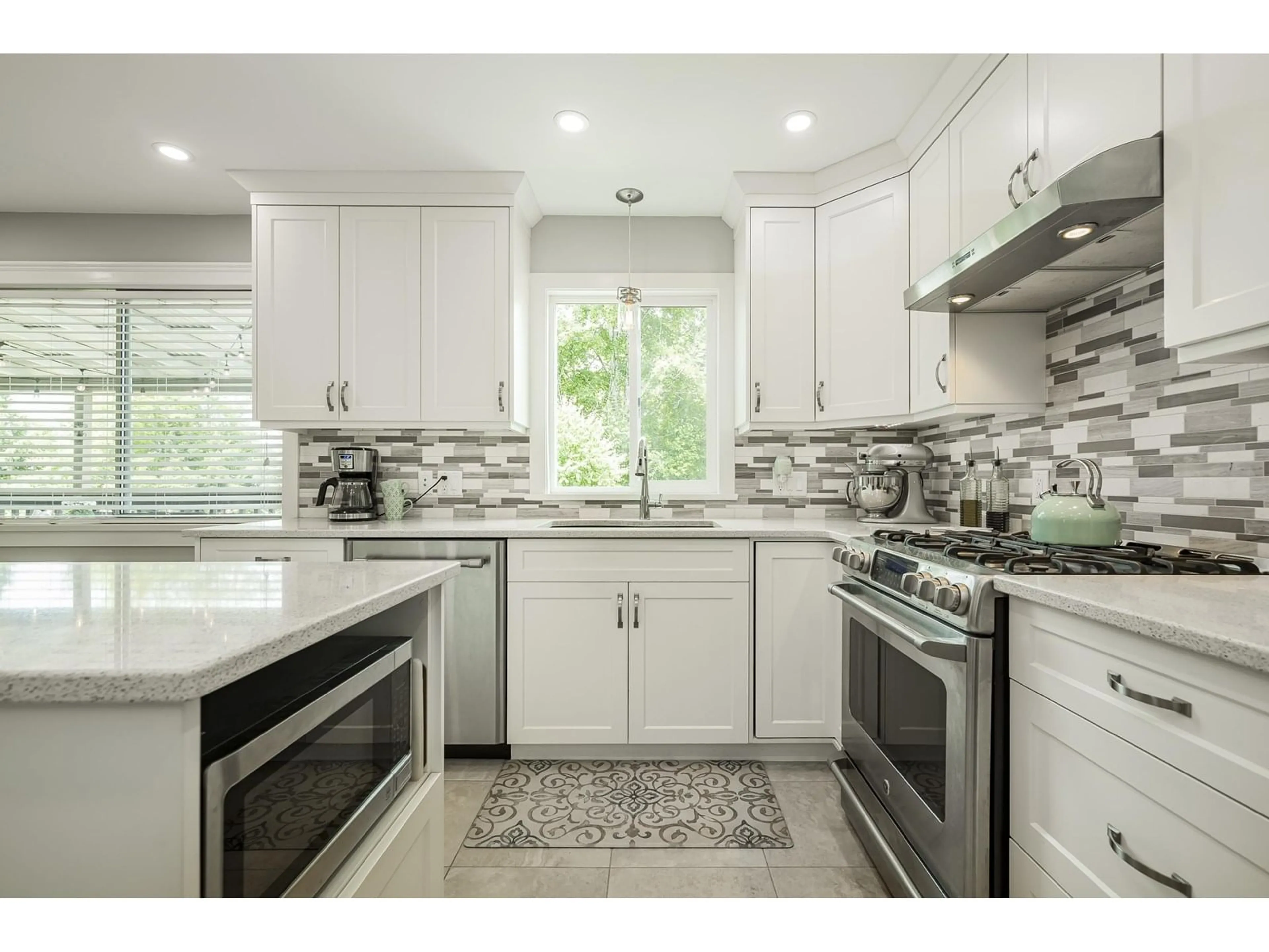 Contemporary kitchen, ceramic/tile floor for 20349 90, Langley British Columbia V1M1Y6