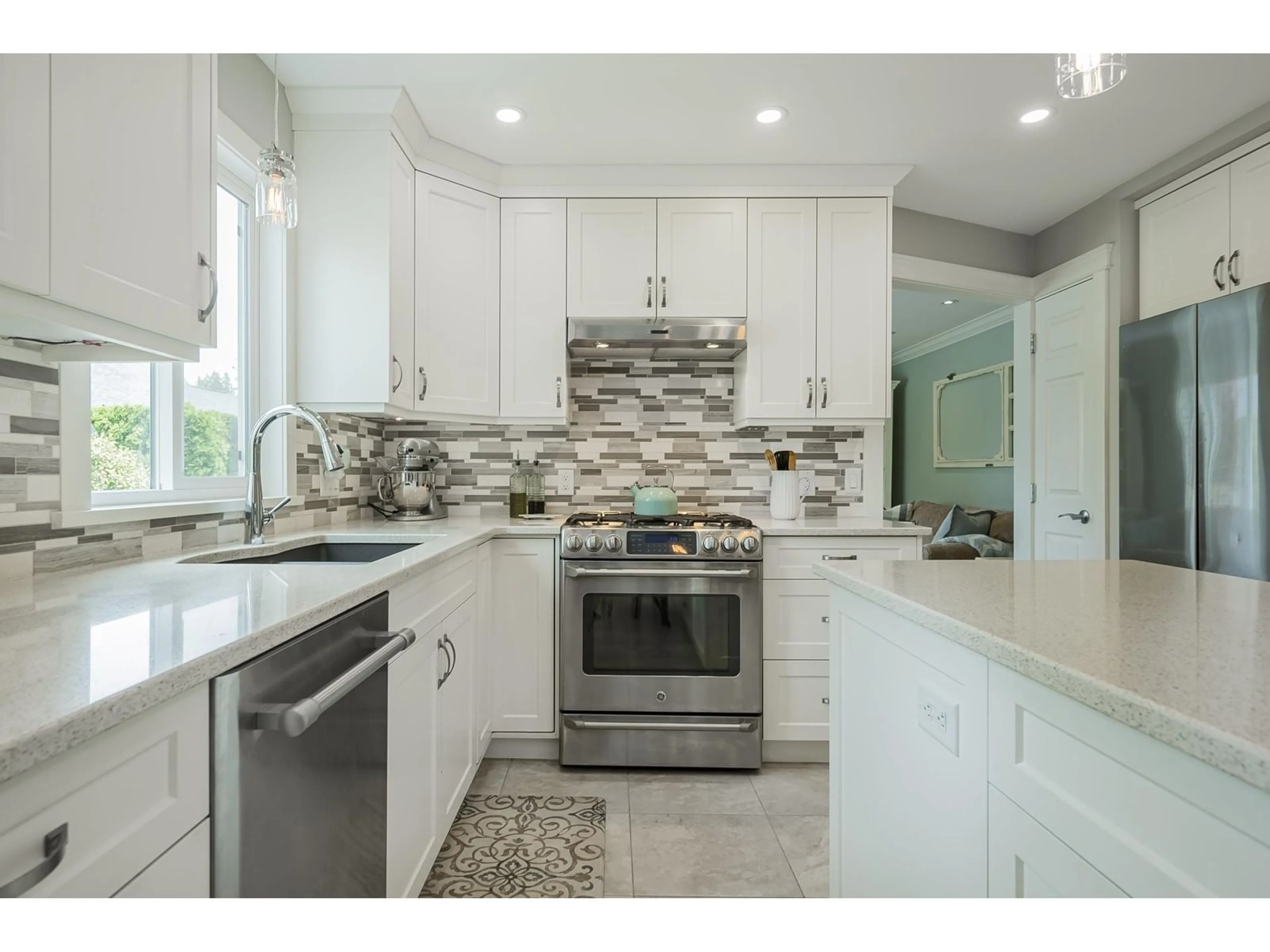 Contemporary kitchen, ceramic/tile floor for 20349 90, Langley British Columbia V1M1Y6