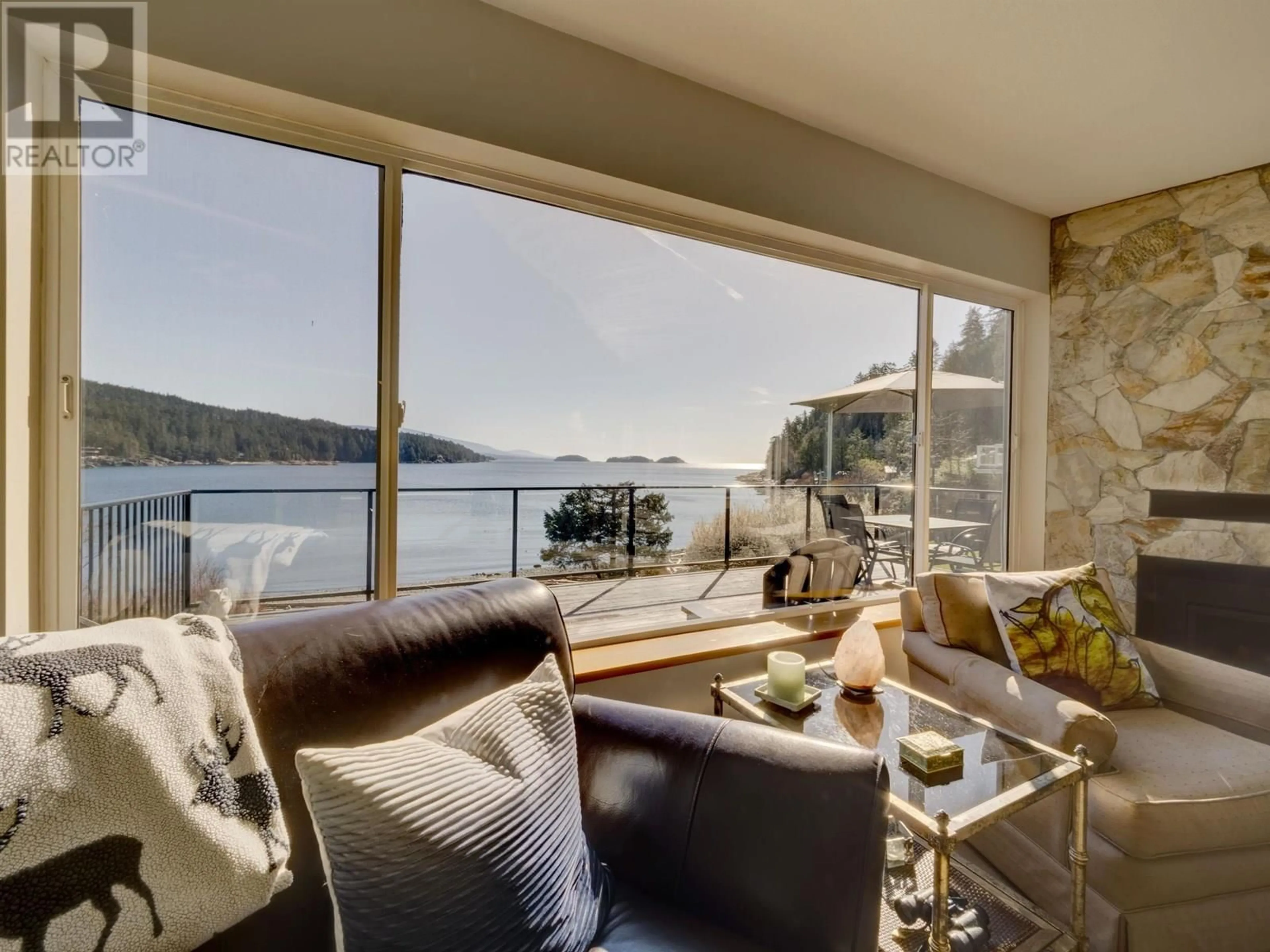 Living room with furniture, unknown for 7653 REDROOFFS ROAD, Halfmoon Bay British Columbia V7Z1C4
