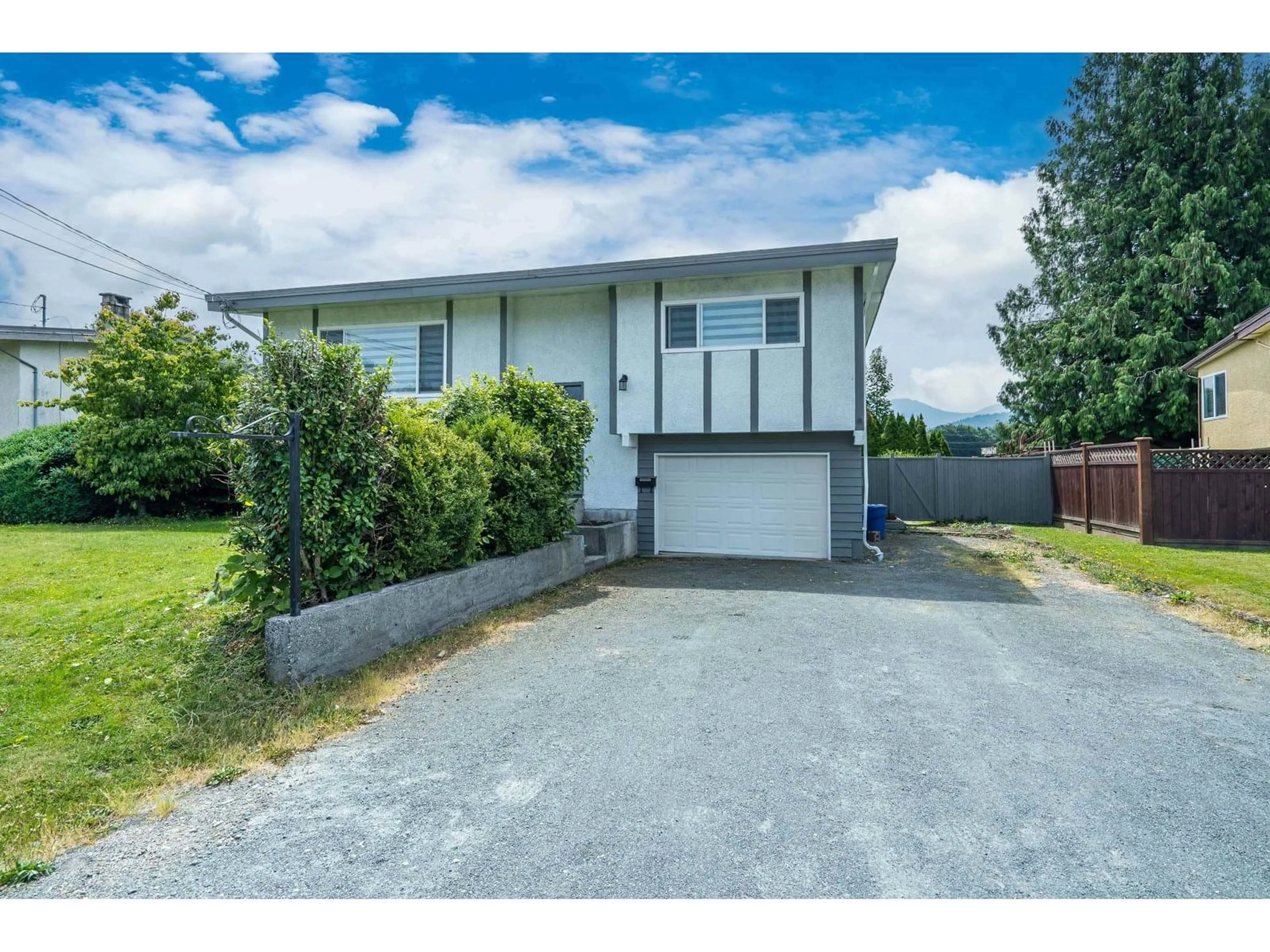 A pic from outside/outdoor area/front of a property/back of a property/a pic from drone, street for 45290 SPRUCE DRIVE, Chilliwack British Columbia V2R1E9
