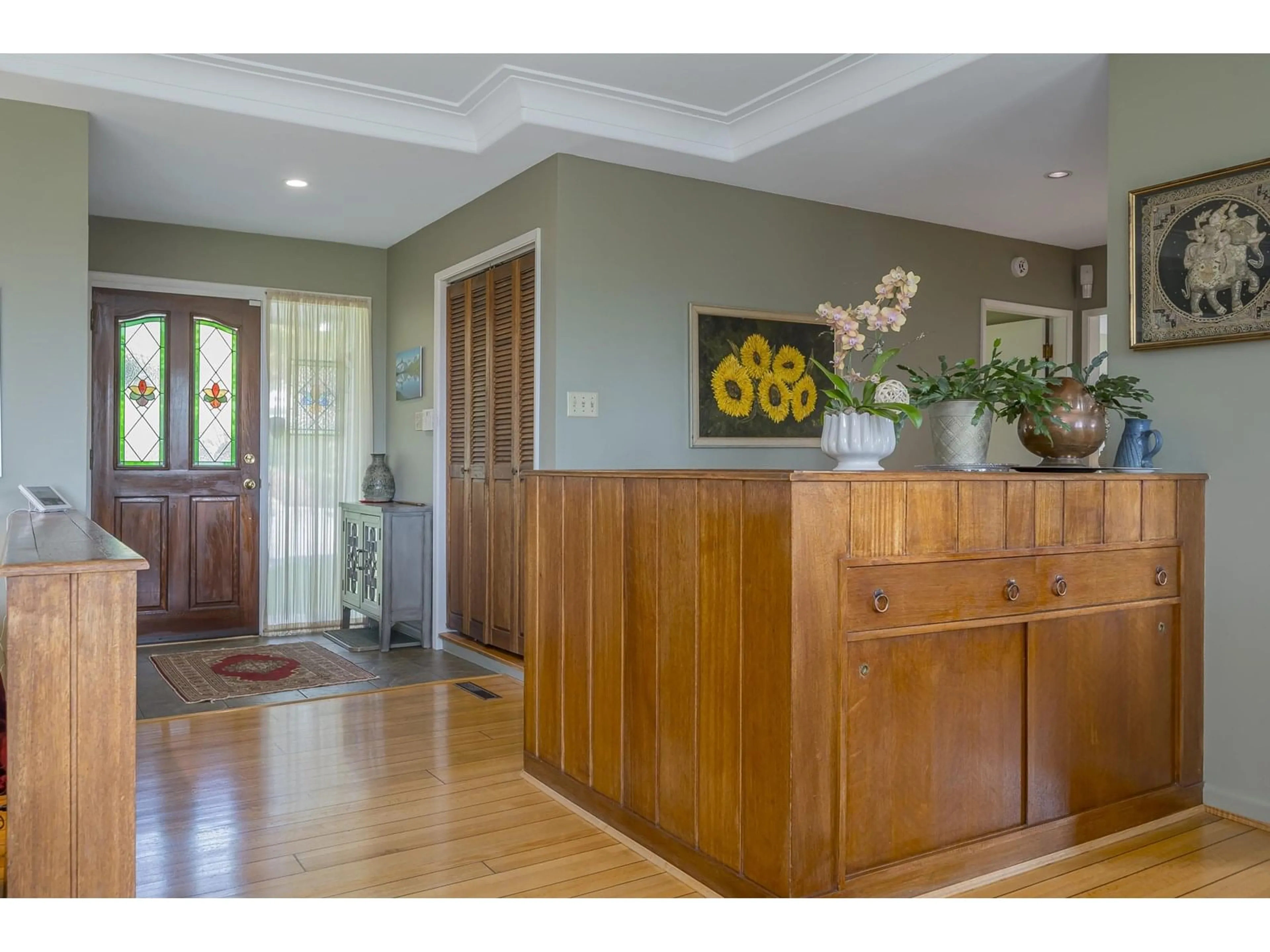 Indoor foyer for 13128 COUTHARD, Surrey British Columbia V3X3E6