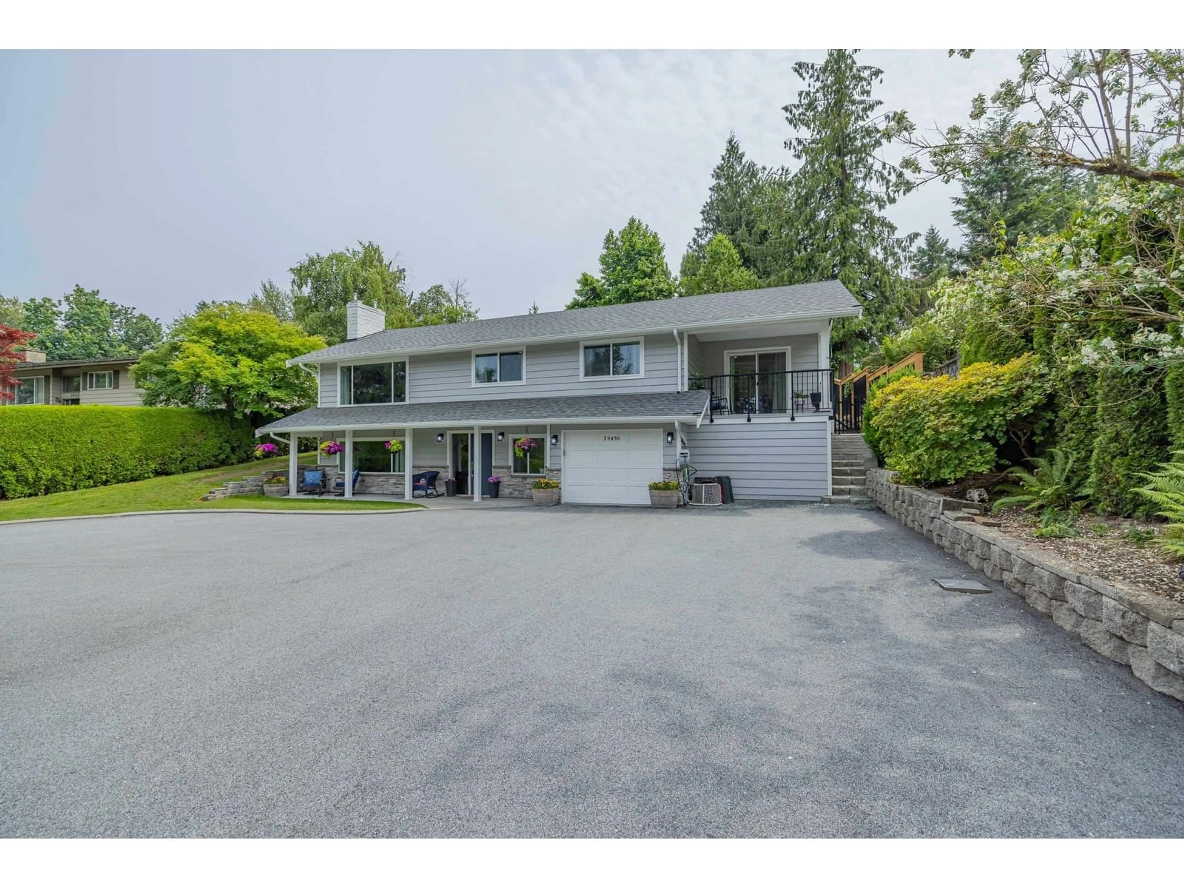 A pic from outside/outdoor area/front of a property/back of a property/a pic from drone, street for 29436 DUNCAN, Abbotsford British Columbia V4X1J4