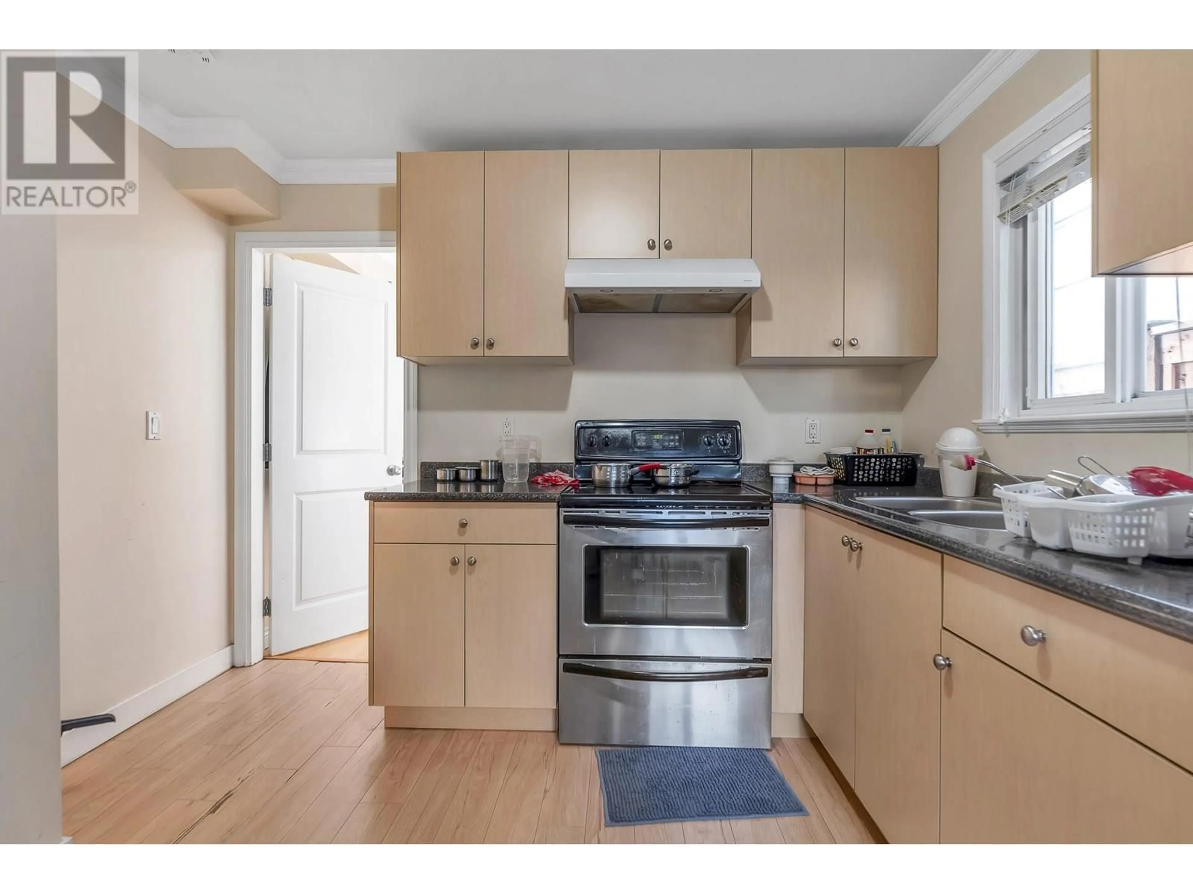 Standard kitchen, wood/laminate floor for 7531 OAK STREET, Vancouver British Columbia V6P4A4