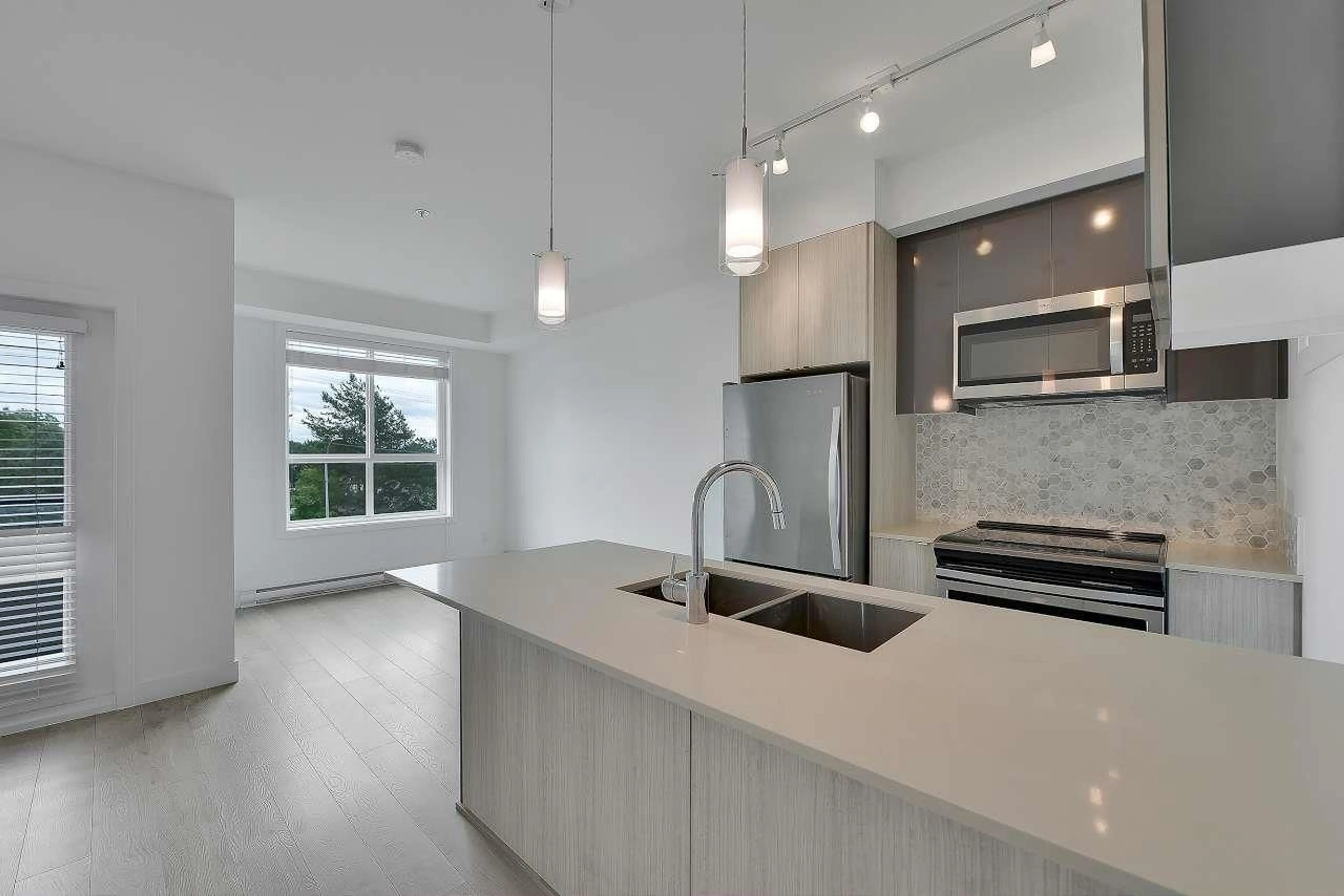 Open concept kitchen, unknown for 303 - 6438 195A, Surrey British Columbia V4N6R5