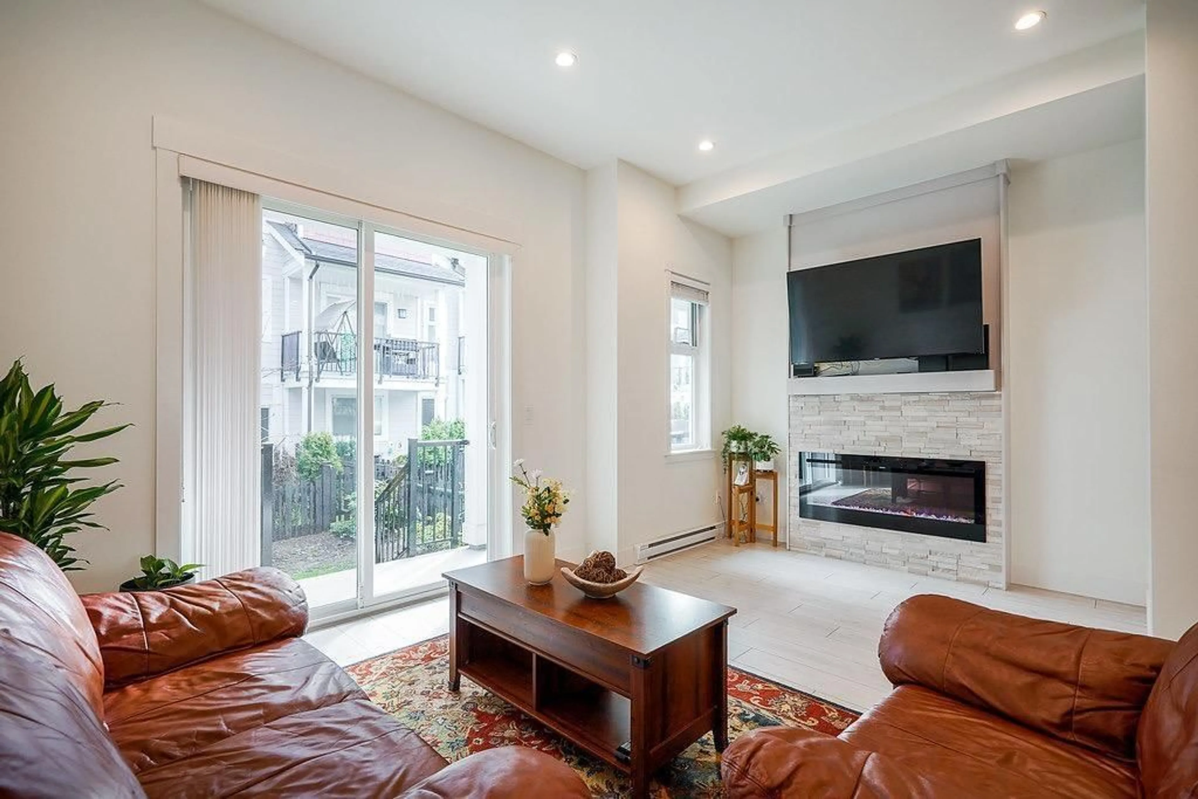 Living room with furniture, ceramic/tile floor for 24 - 6188 141, Surrey British Columbia V3X0J7