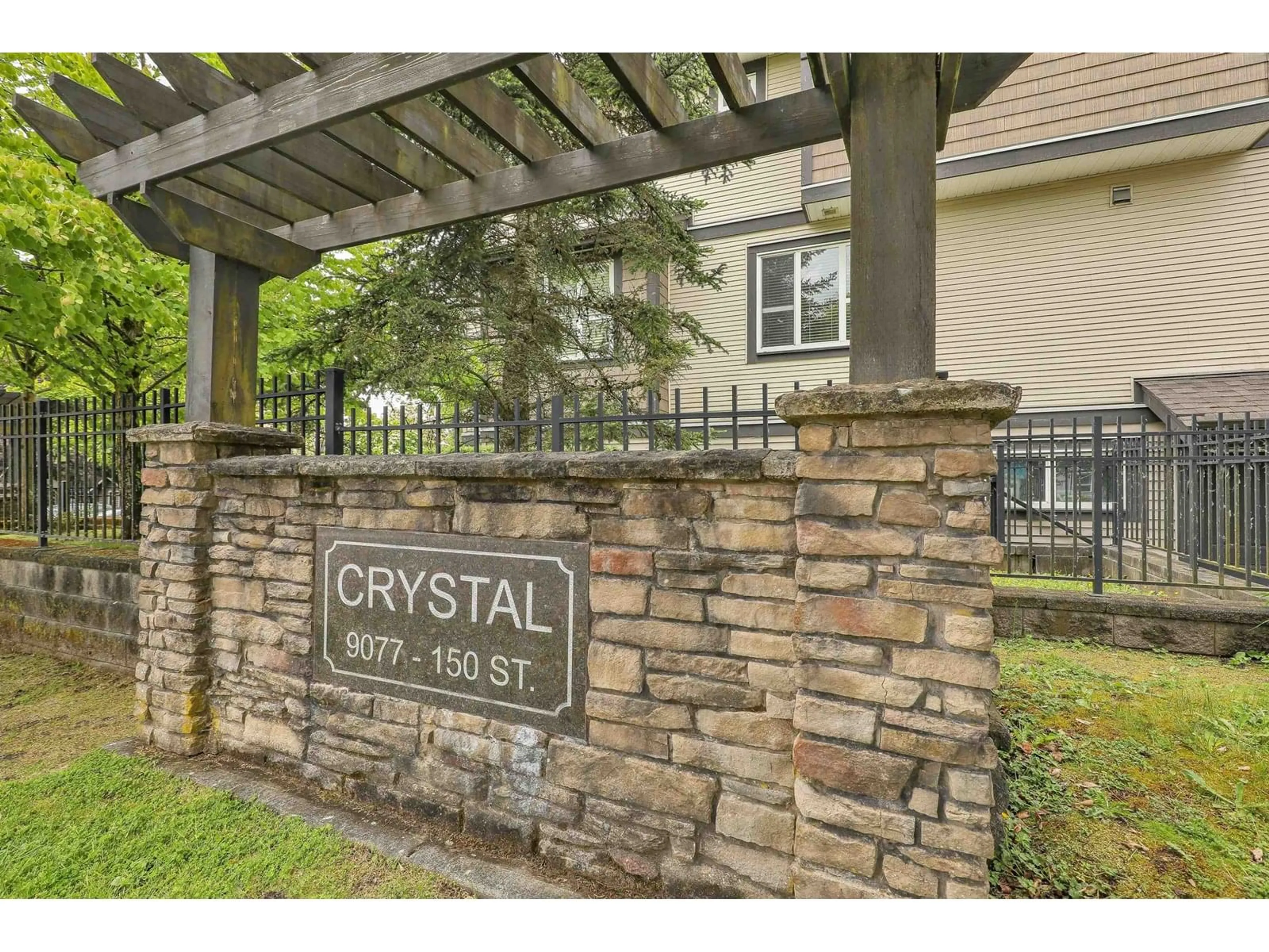 Indoor foyer for 11 - 9077 150TH, Surrey British Columbia V3R7Z2