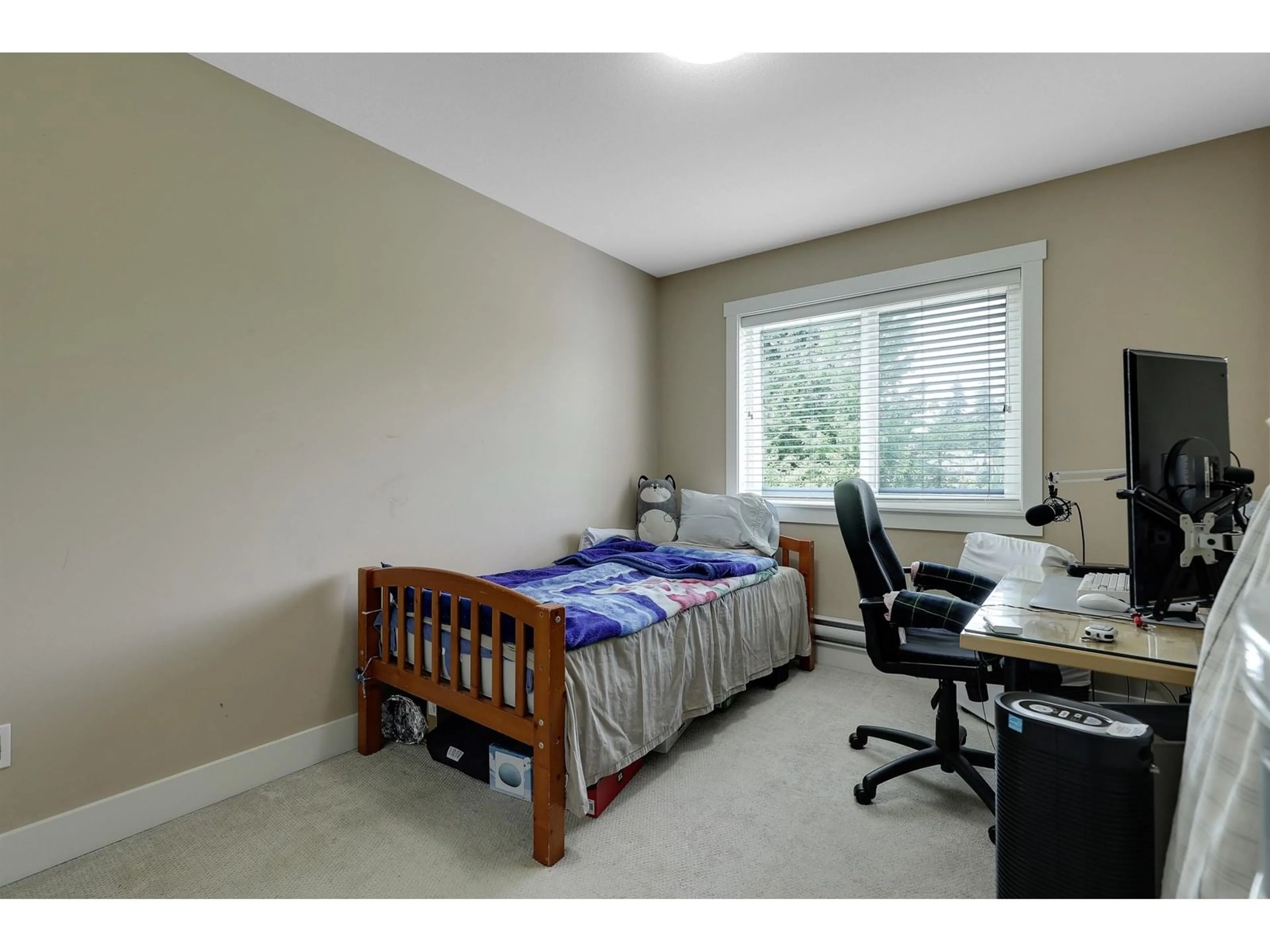 A pic of a room for 11 - 9077 150TH, Surrey British Columbia V3R7Z2