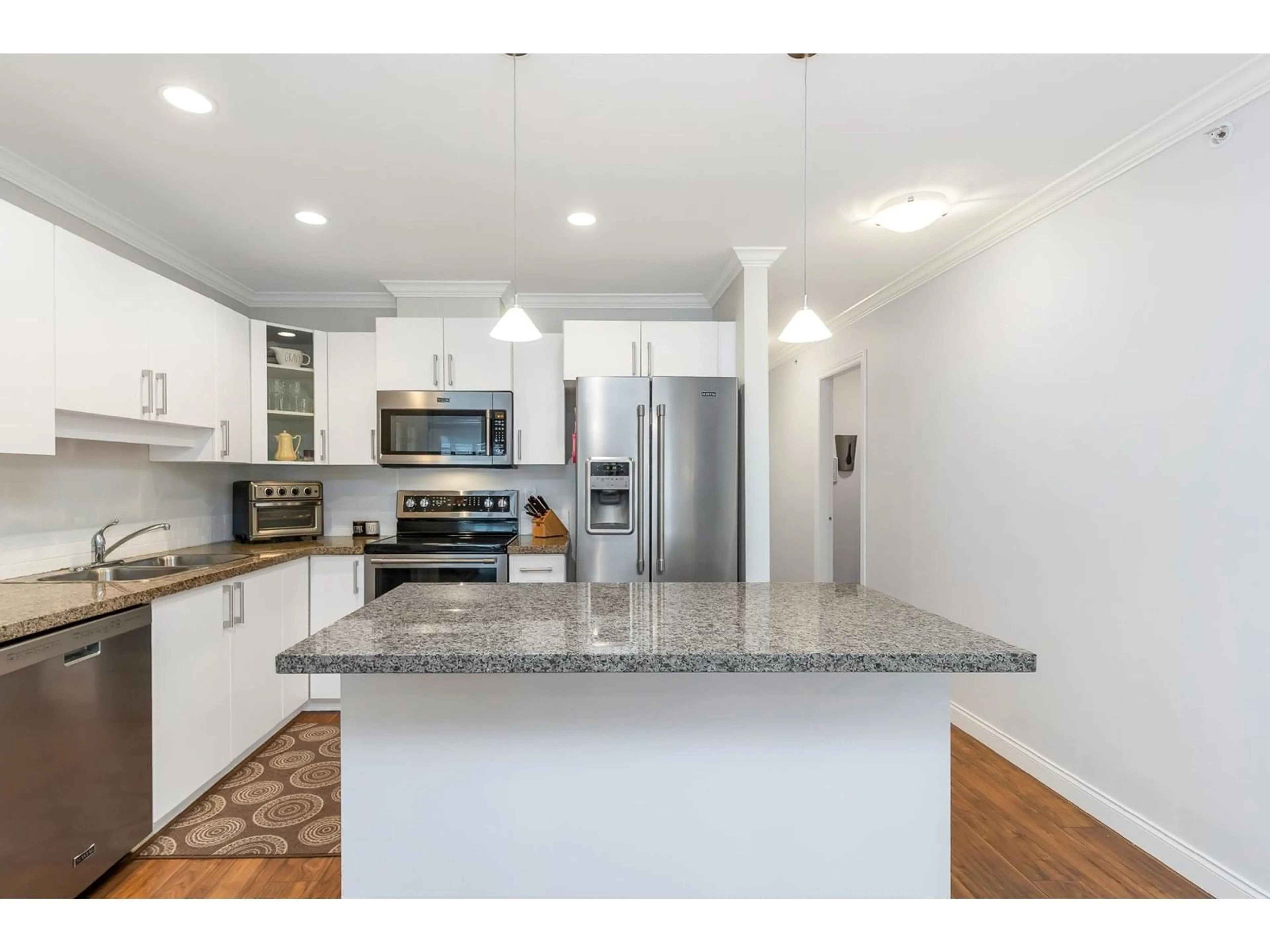 Open concept kitchen, ceramic/tile floor for 407 - 5488 198, Langley British Columbia V3A1G2