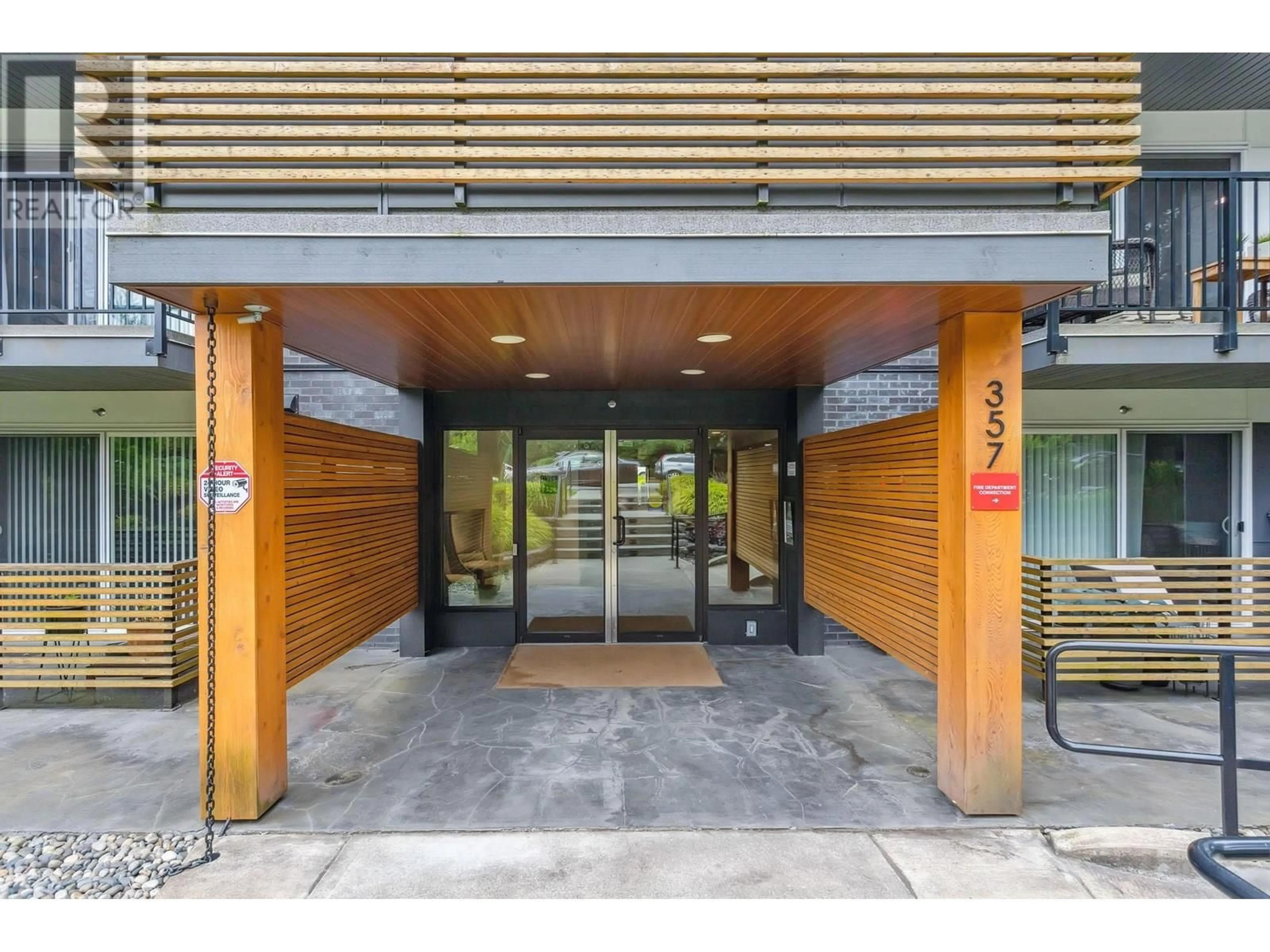 Indoor foyer for 105 - 357 2ND STREET, North Vancouver British Columbia V7L1C6