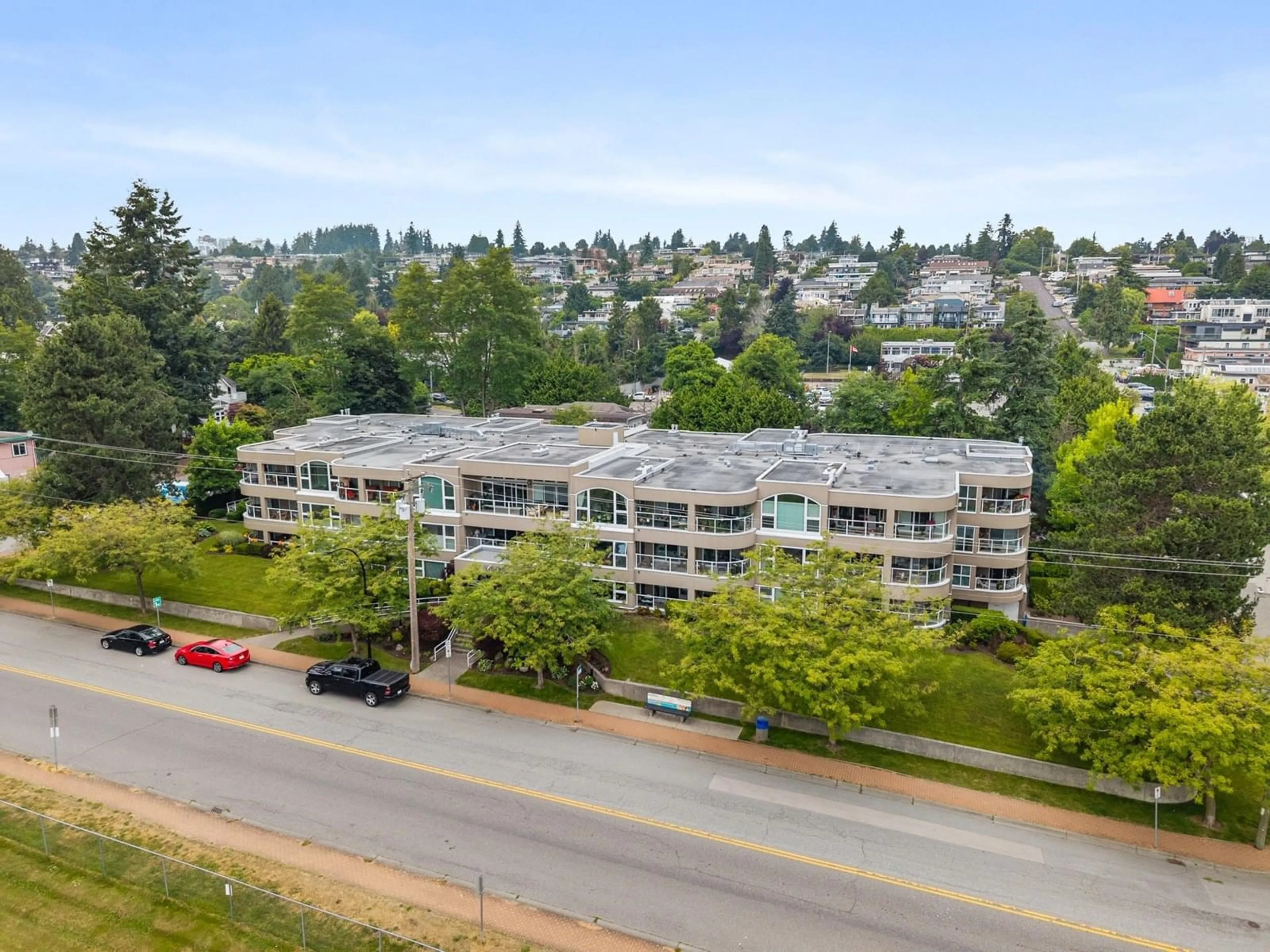 A pic from outside/outdoor area/front of a property/back of a property/a pic from drone, unknown for 309 - 15809 MARINE, White Rock British Columbia V4B1E7