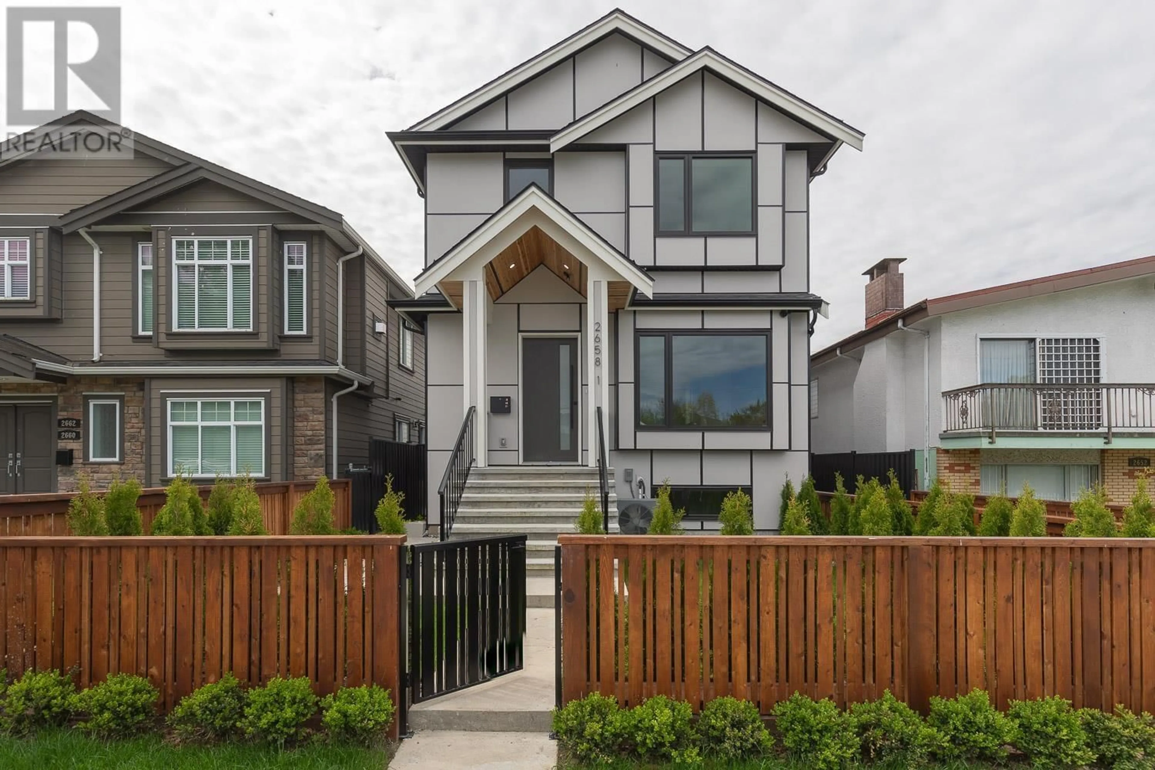 Unknown for 1 - 2658 DUNDAS STREET, Vancouver British Columbia V5K1P9