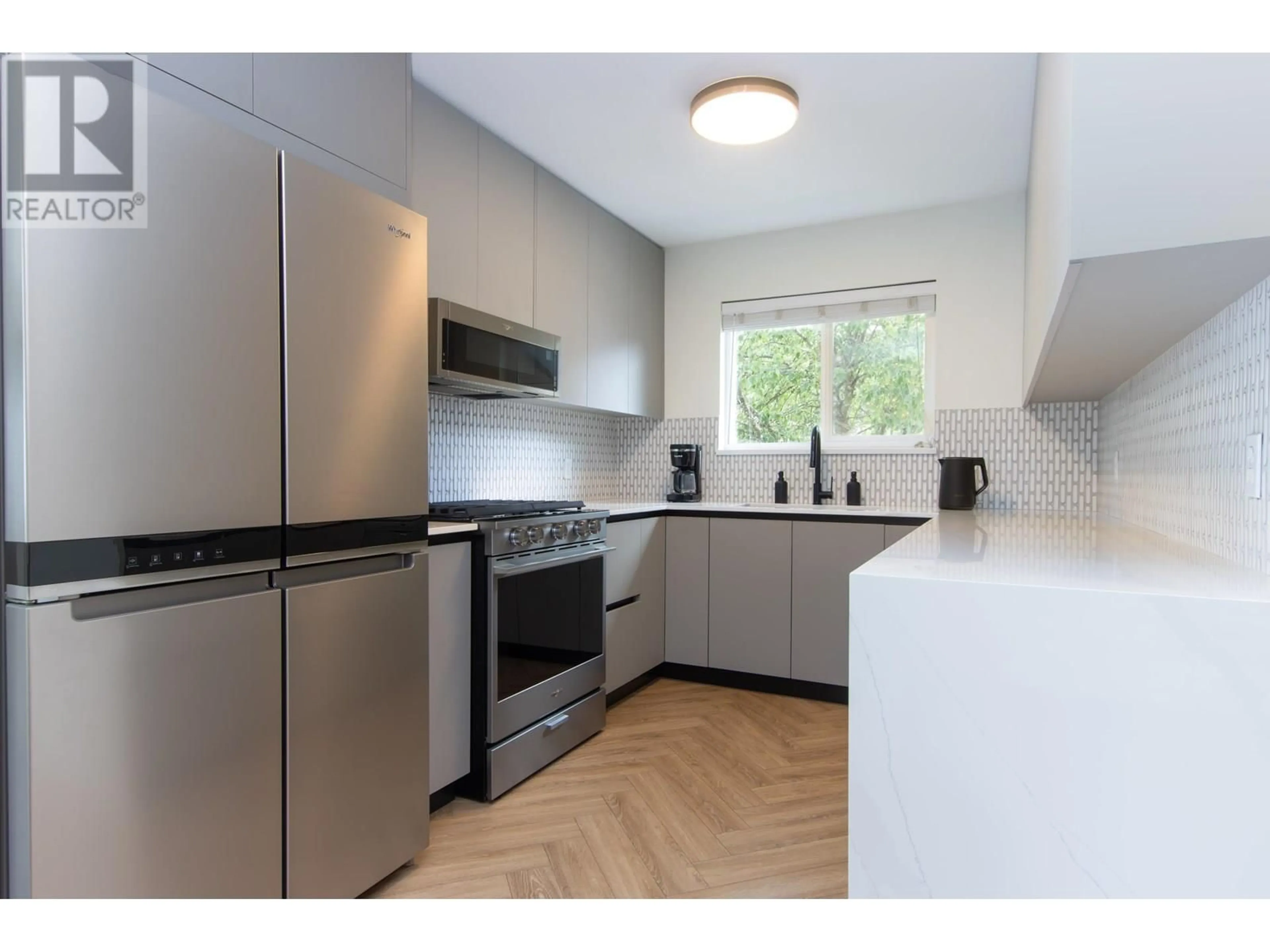 Standard kitchen, unknown for 84 - 39920 GOVERNMENT ROAD, Squamish British Columbia V8B0G5