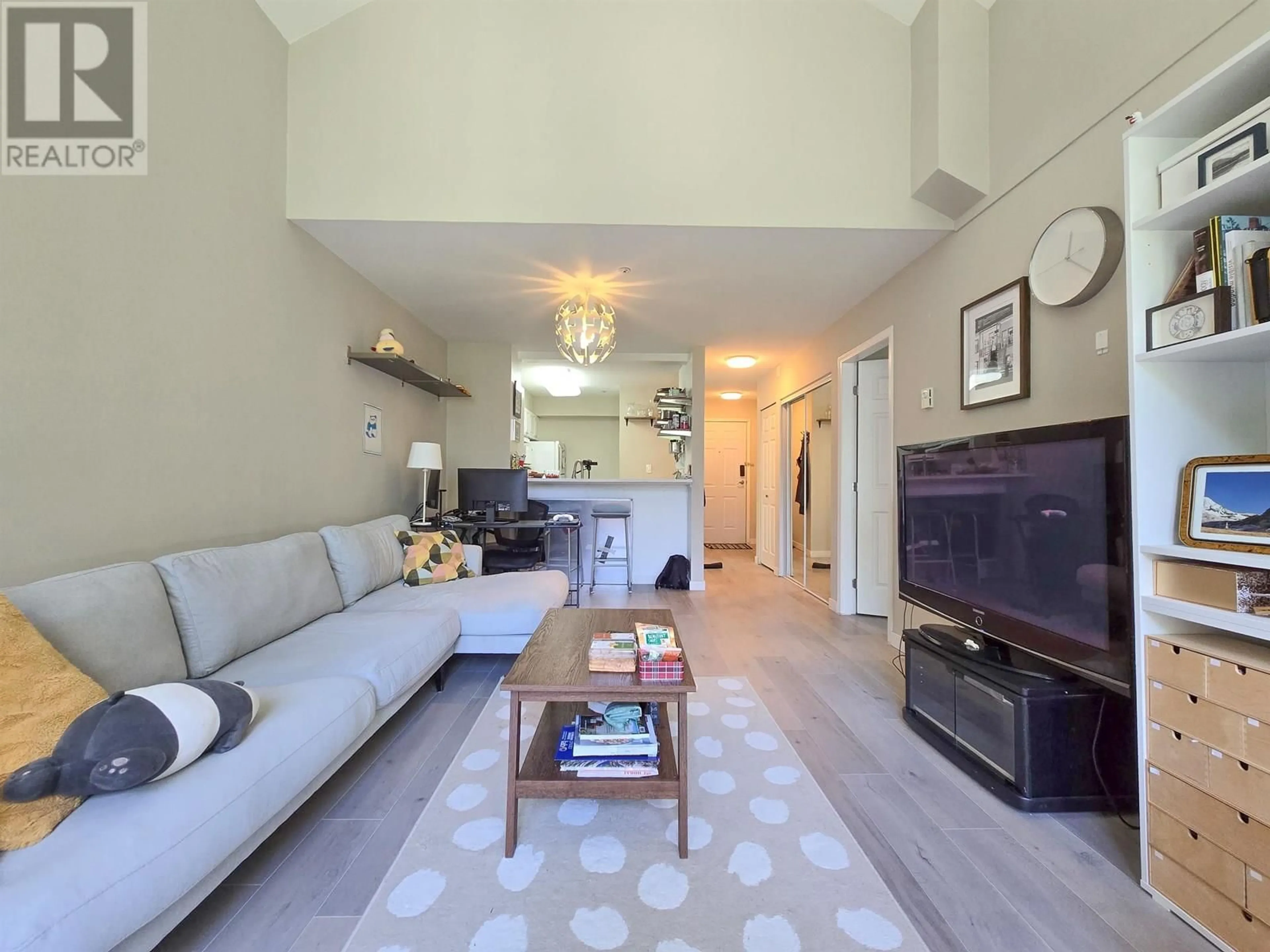 Living room with furniture, unknown for 406 - 1190 EASTWOOD STREET, Coquitlam British Columbia V3B7S1
