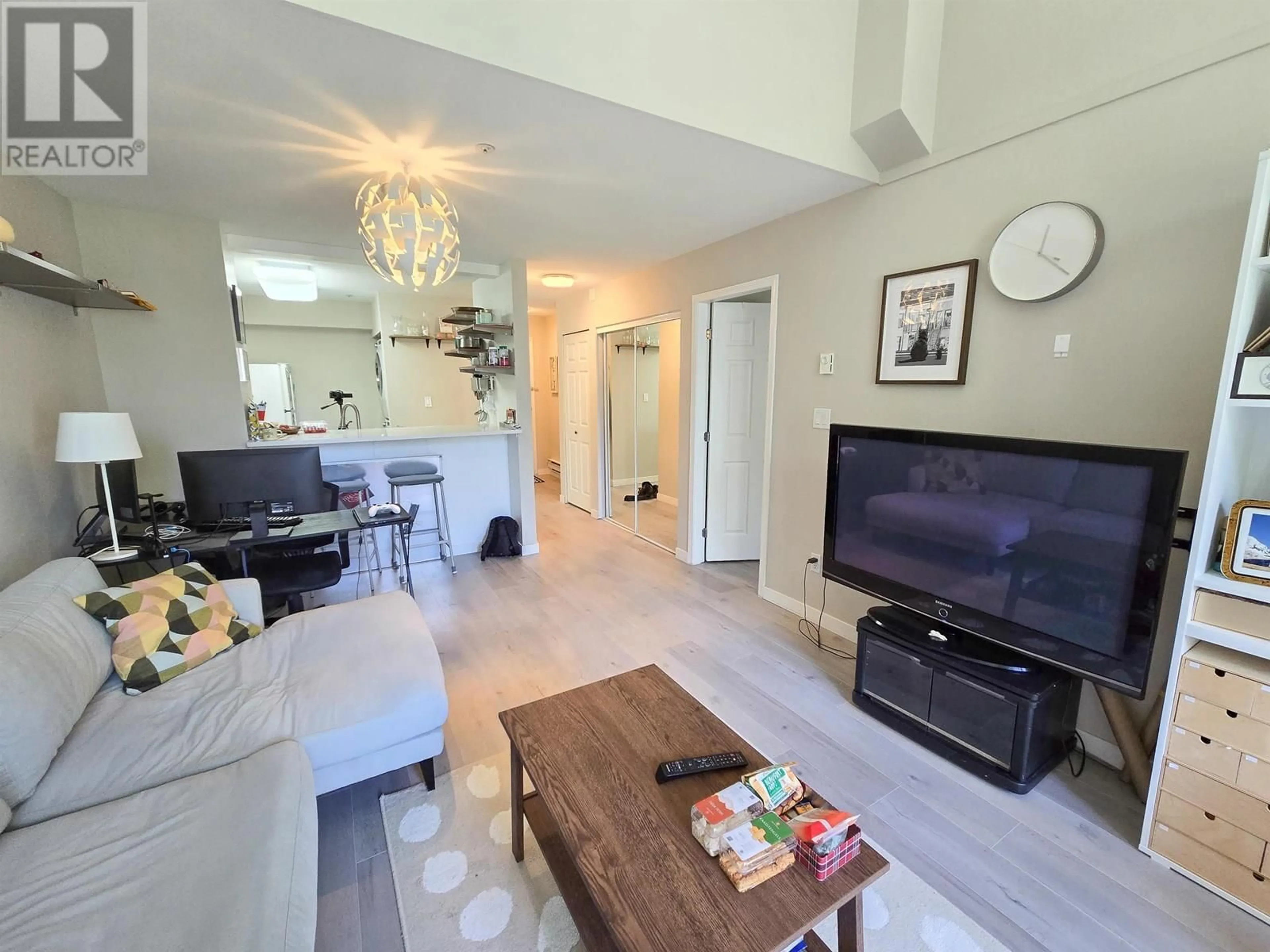 Living room with furniture, unknown for 406 - 1190 EASTWOOD STREET, Coquitlam British Columbia V3B7S1