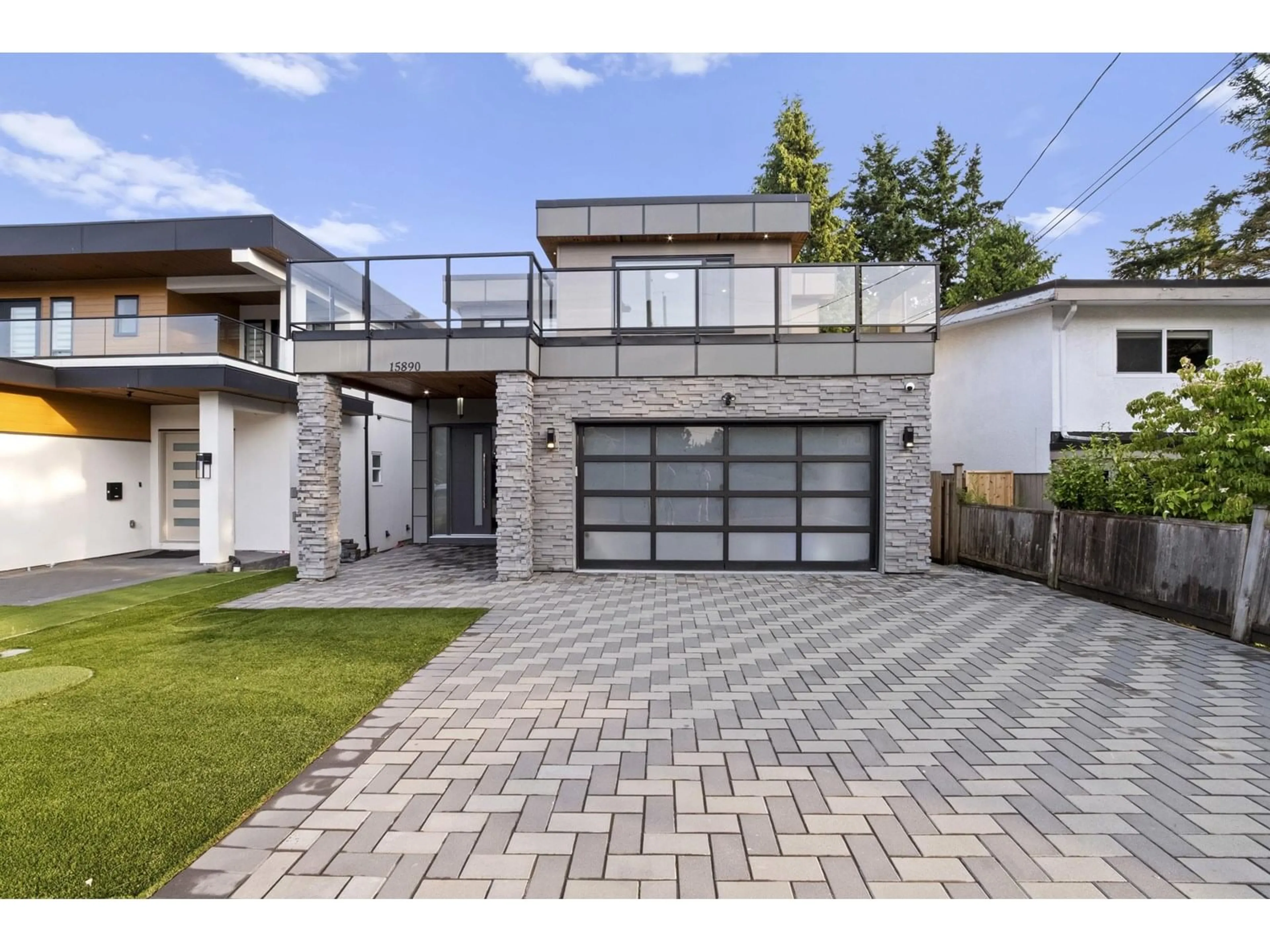 Home with brick exterior material, street for 15890 RUSSELL, White Rock British Columbia V4B2S4
