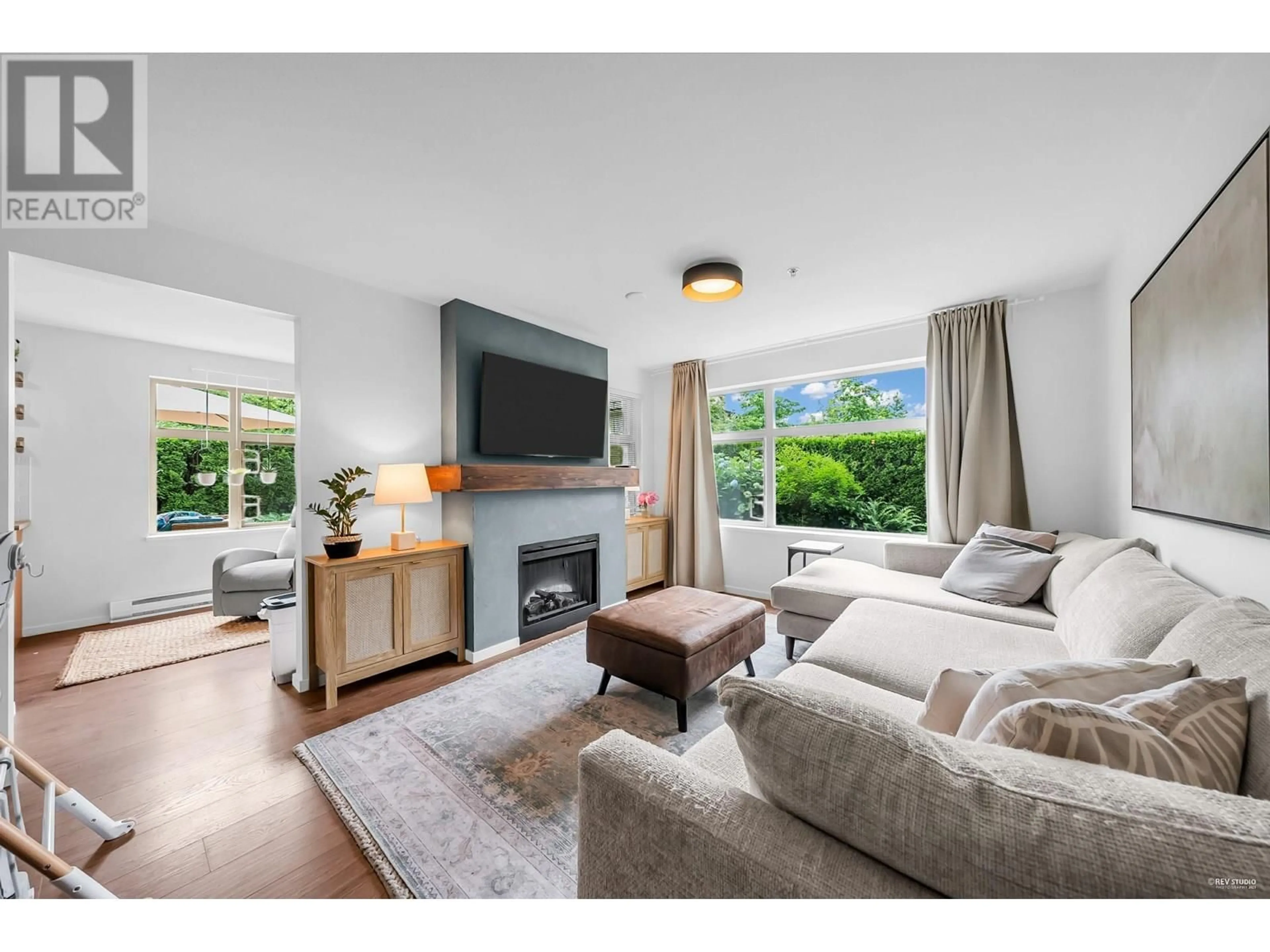 Living room with furniture, wood/laminate floor for 105 - 500 KLAHANIE DRIVE, Port Moody British Columbia V3H5L1