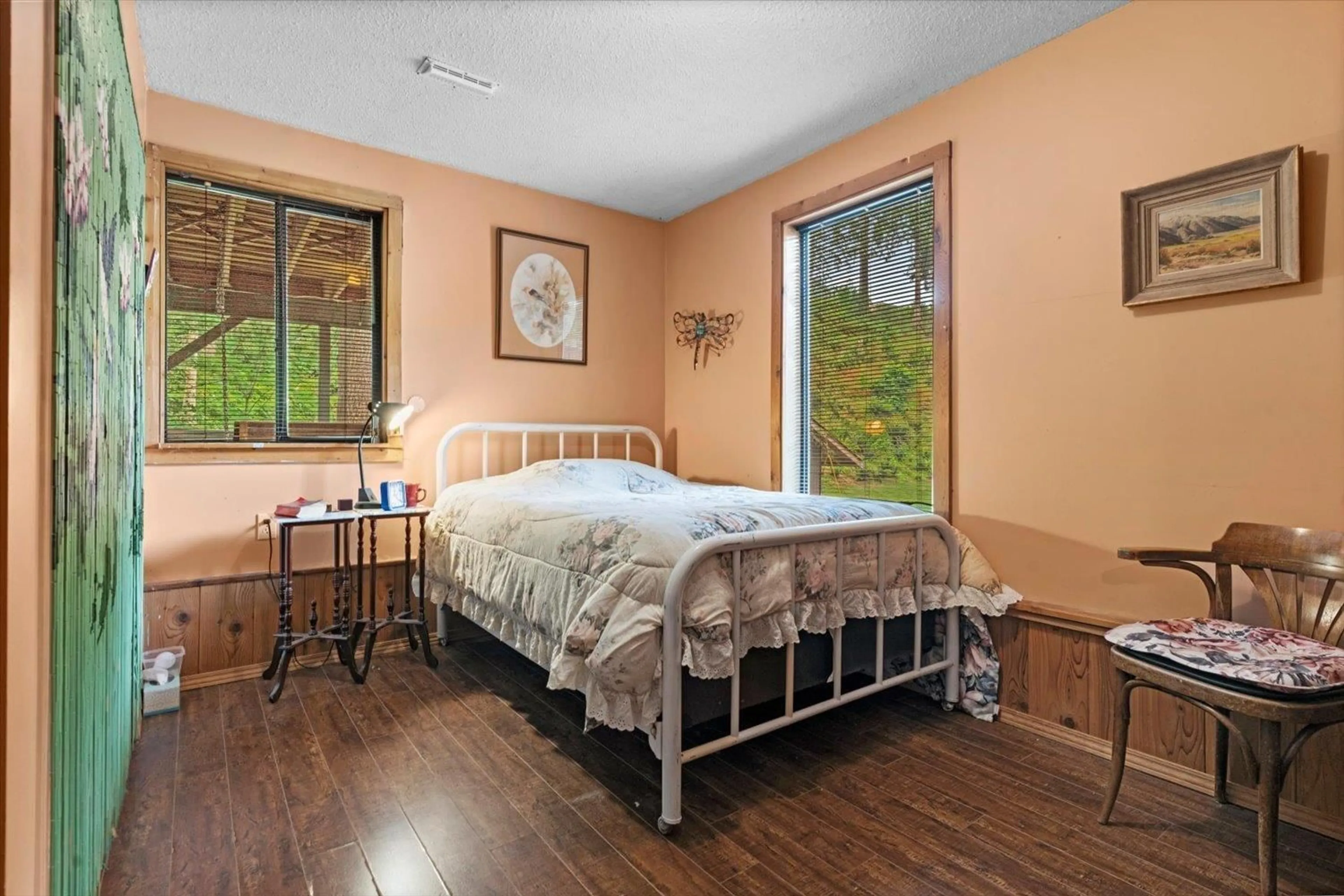 Bedroom with bed, unknown for 3834 KAREN DRIVE, Cultus Lake British Columbia V2R5A5