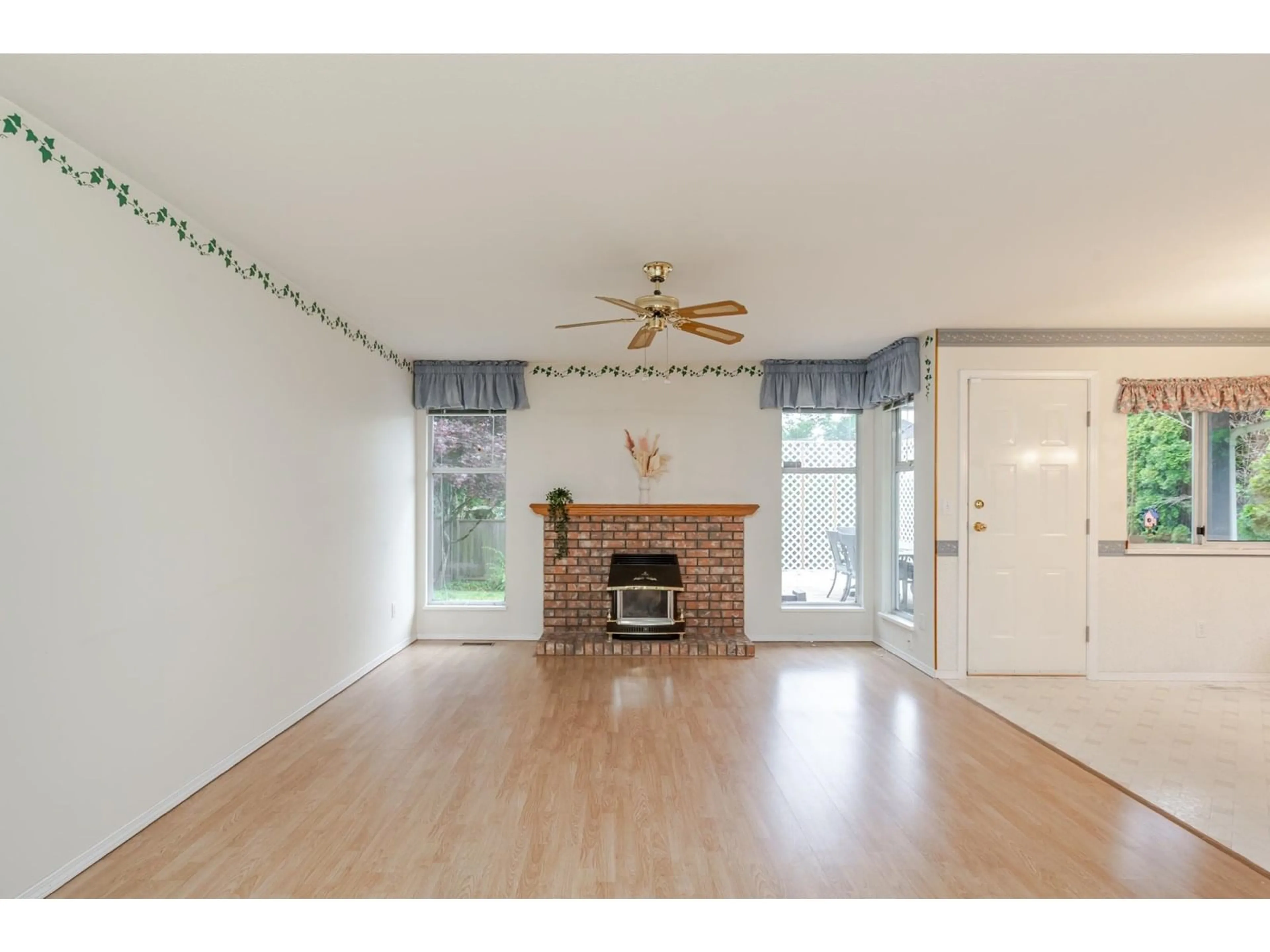 A pic of a room for 6236 189, Surrey British Columbia V3S7T7