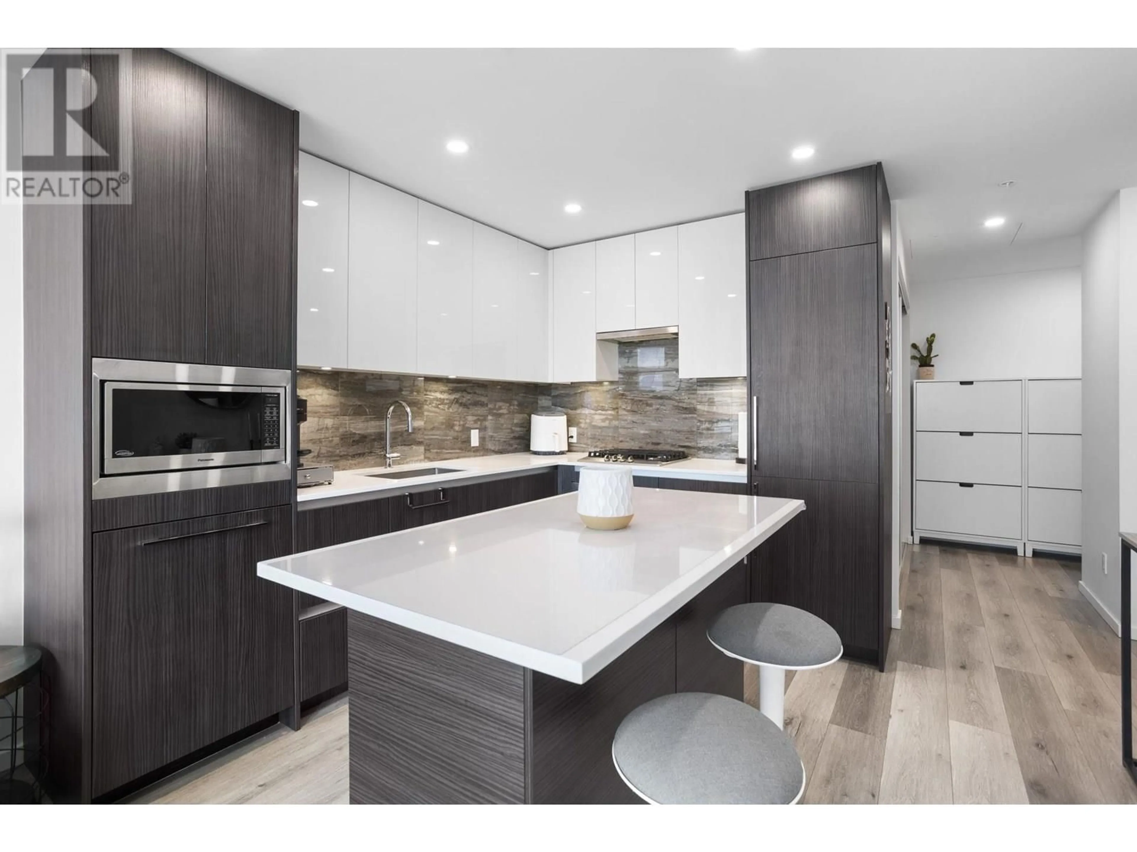 Contemporary kitchen, unknown for 2209 - 1888 GILMORE AVENUE, Burnaby British Columbia V5C0L2