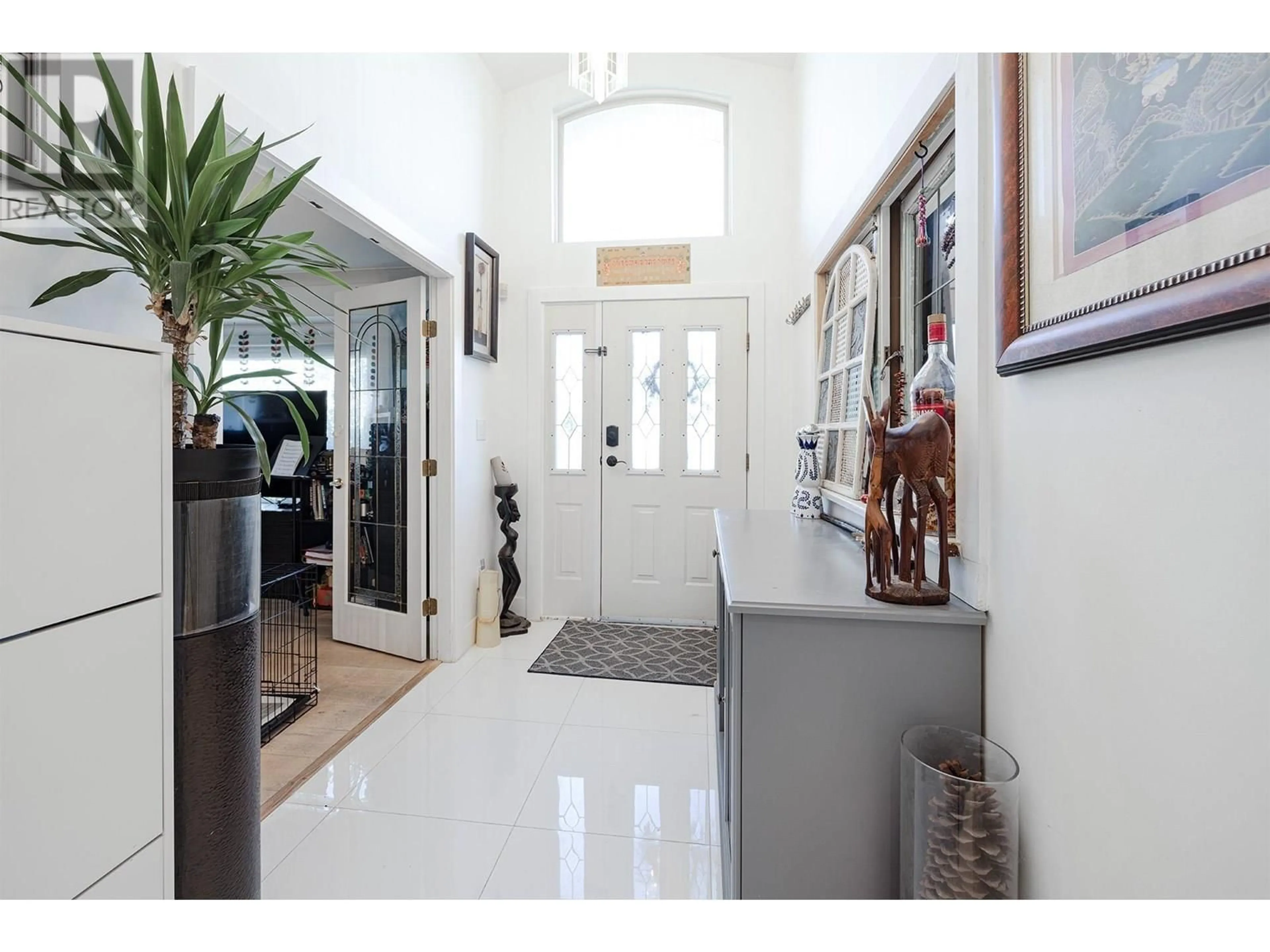 Indoor entryway for 4881 63A STREET, Delta British Columbia V4K5A1