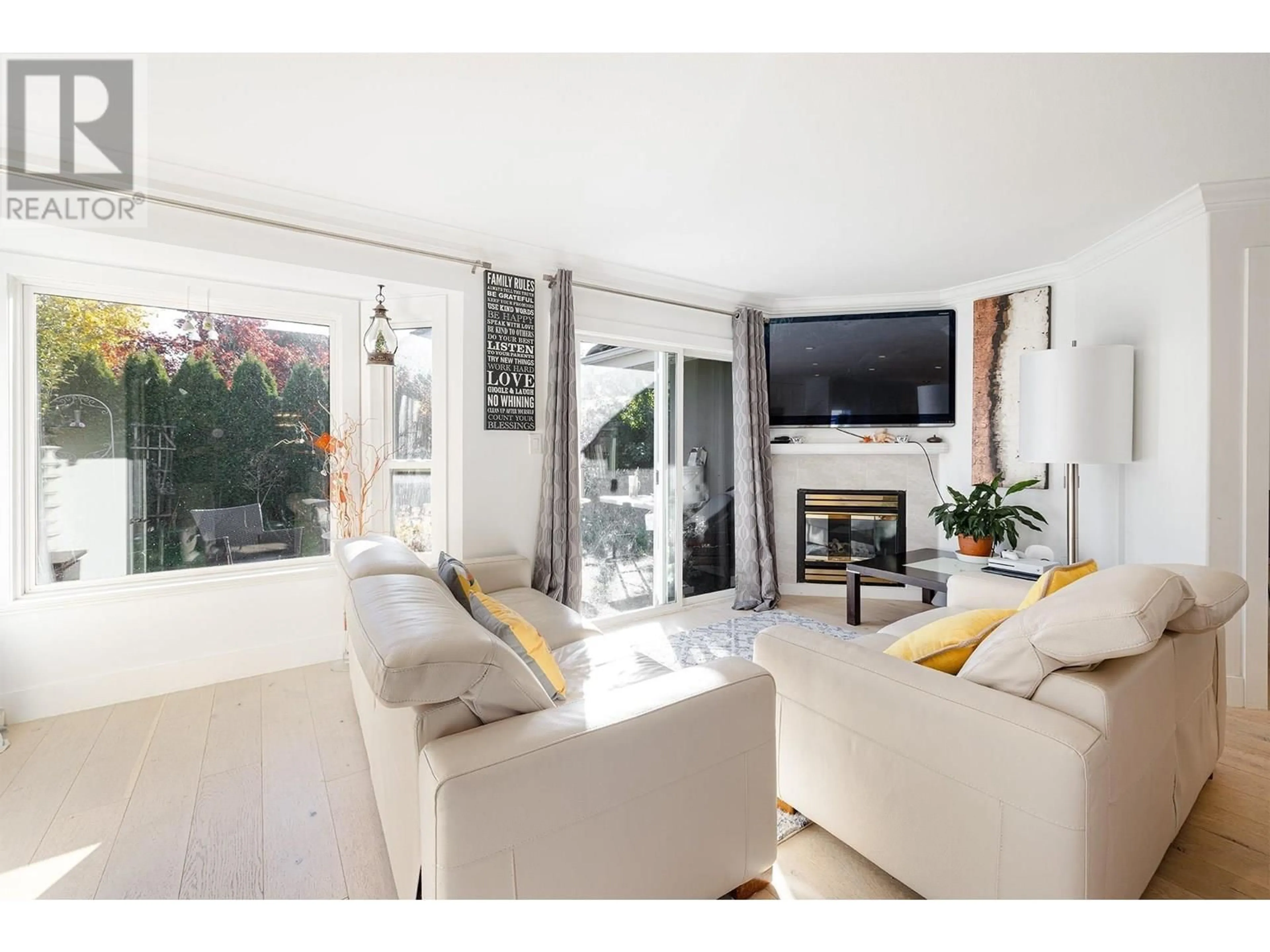Living room with furniture, unknown for 4881 63A STREET, Delta British Columbia V4K5A1