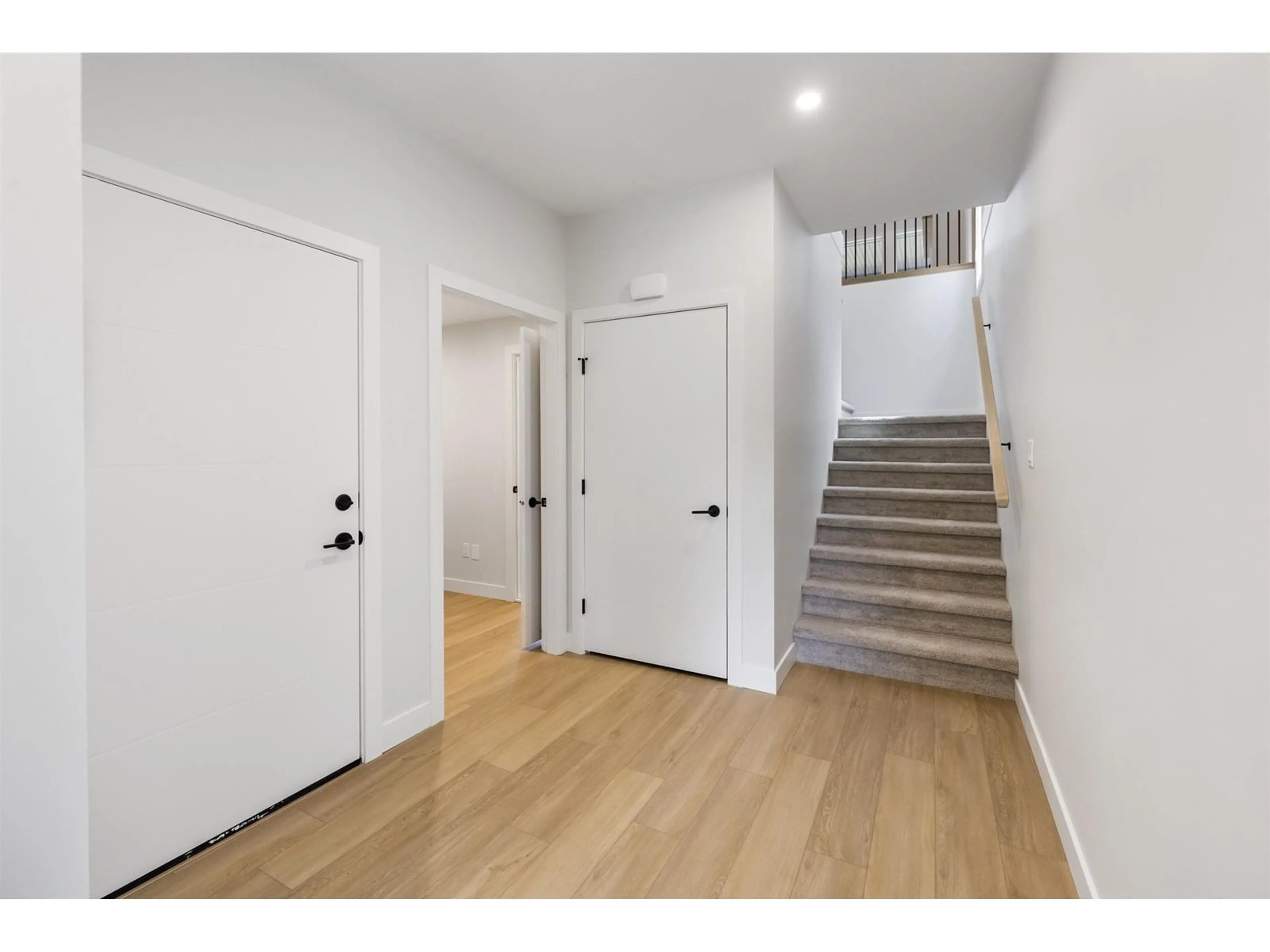 Indoor entryway for 9376 MCNAUGHT ROAD, Chilliwack British Columbia V2P6E8