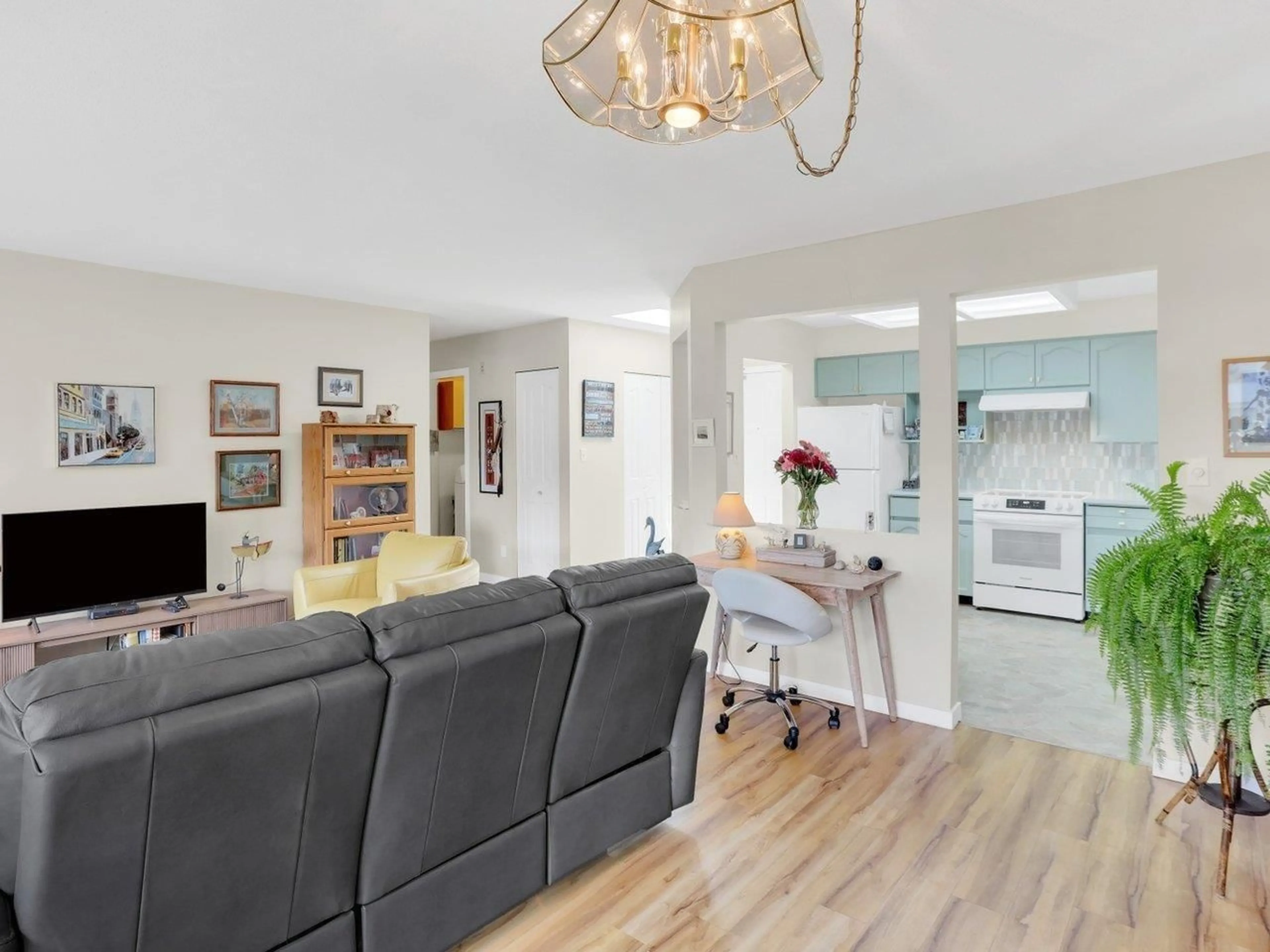 Unknown for 302 - 2491 GLADWIN, Abbotsford British Columbia V2T3N8