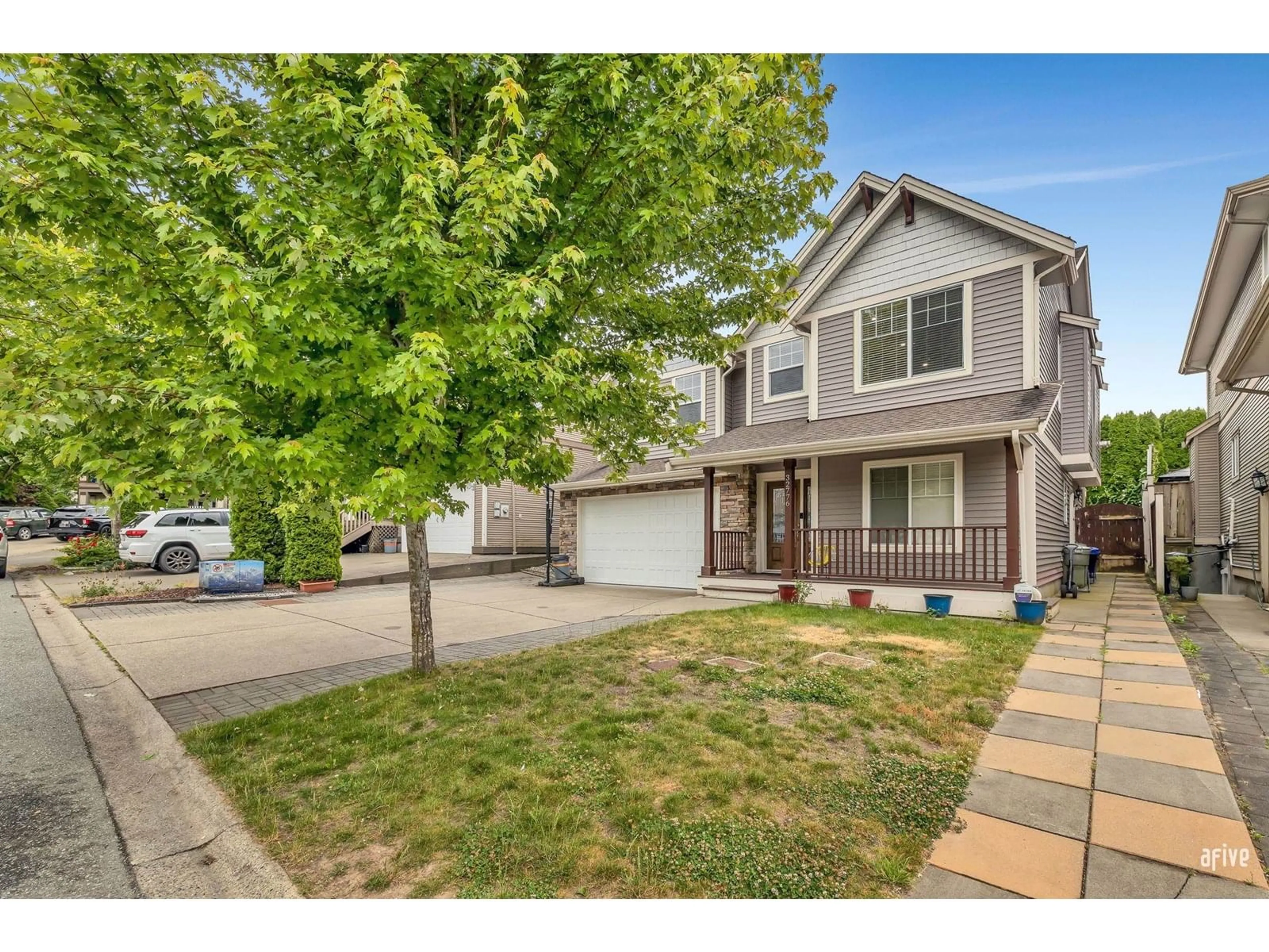 Home with vinyl exterior material, street for 32776 HOOD, Mission British Columbia V2V7R9