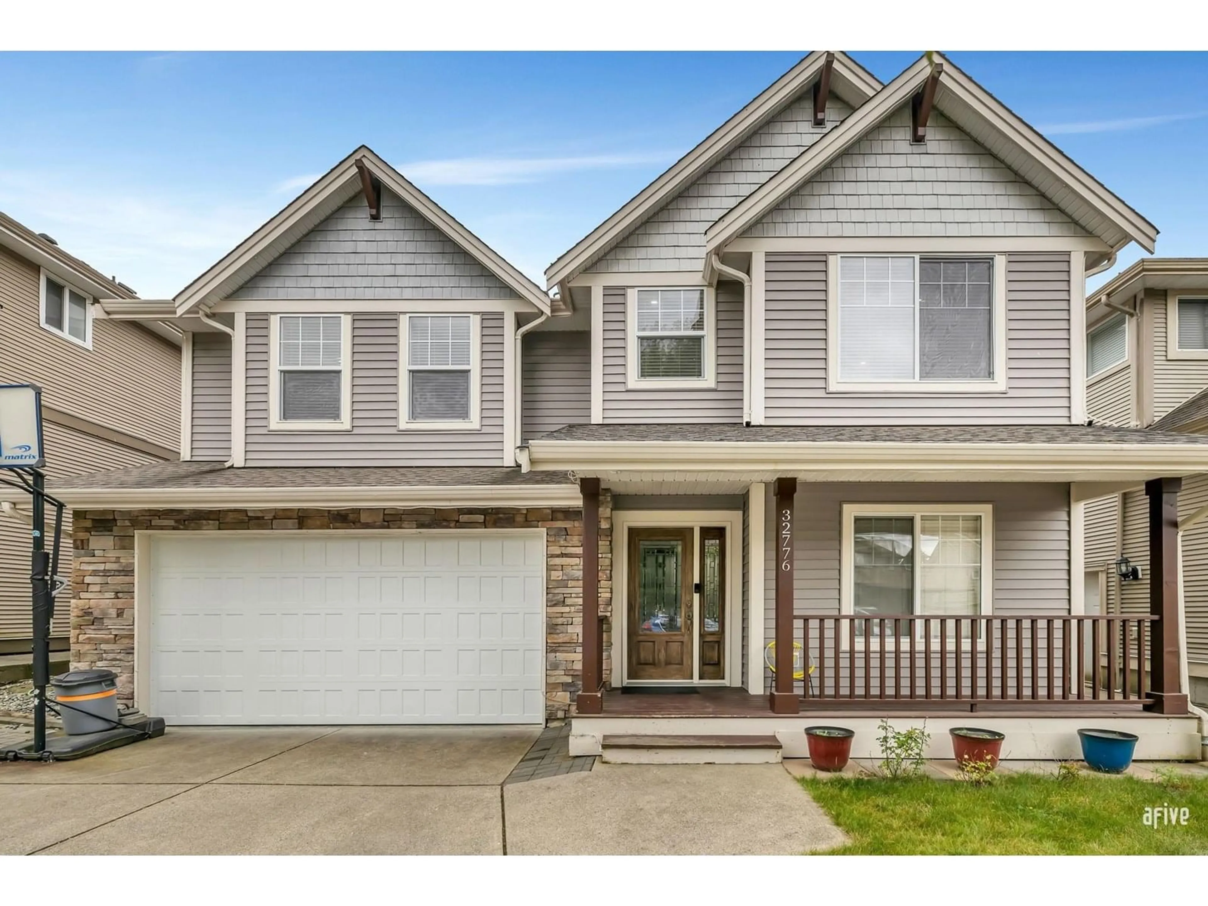 Home with vinyl exterior material, street for 32776 HOOD, Mission British Columbia V2V7R9