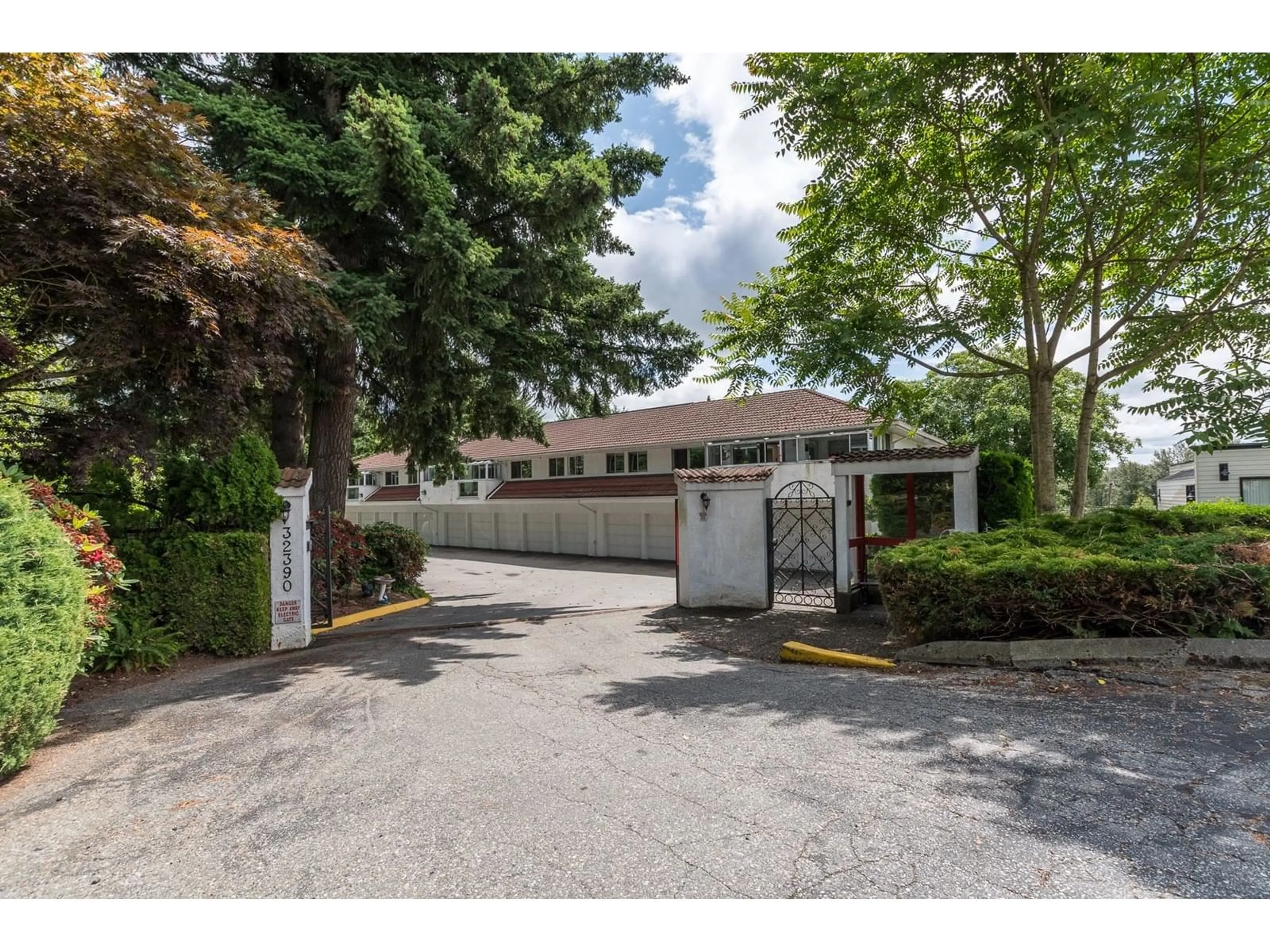 Indoor foyer for 5 - 32390 FLETCHER, Mission British Columbia V2V5T1
