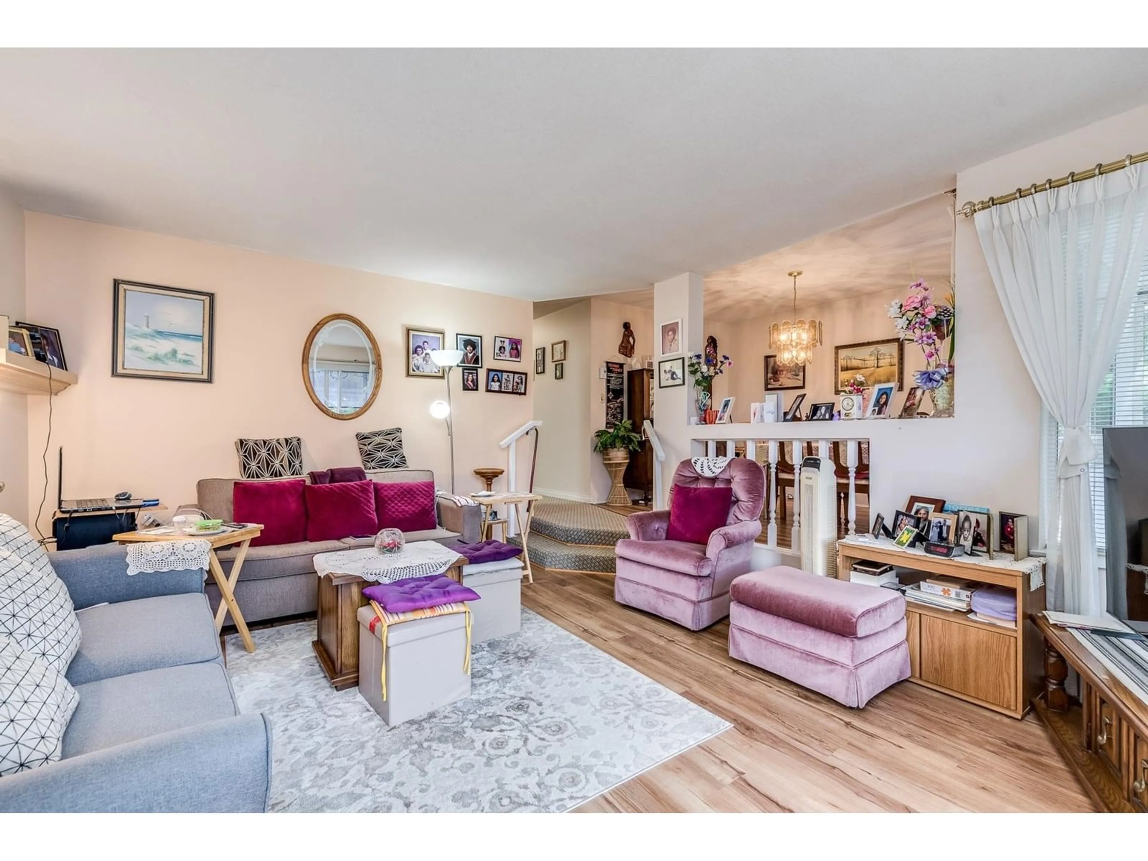 Living room with furniture, unknown for 5 - 32390 FLETCHER, Mission British Columbia V2V5T1