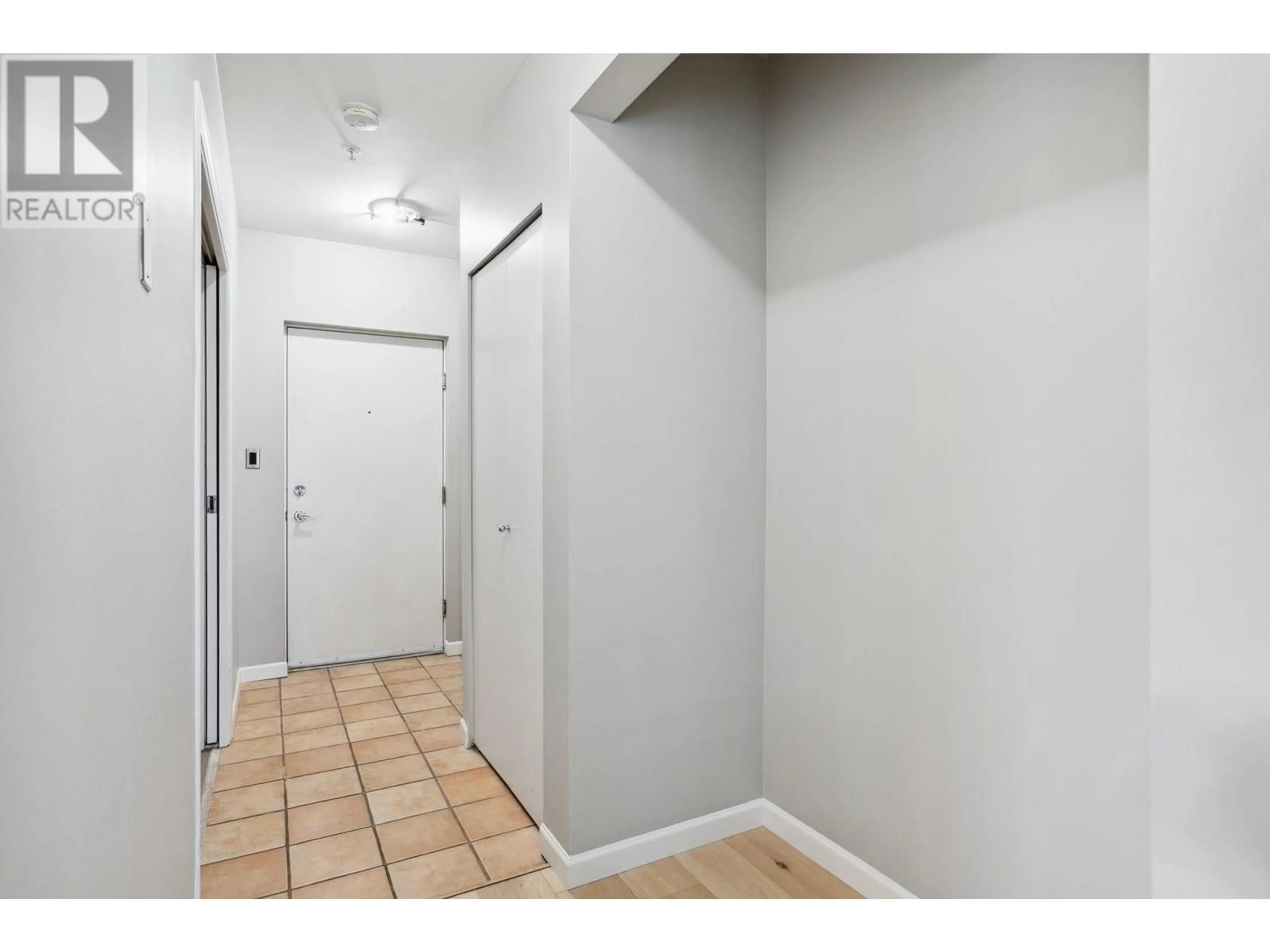 Indoor entryway for 404 - 1688 CYPRESS STREET, Vancouver British Columbia V6J5J1