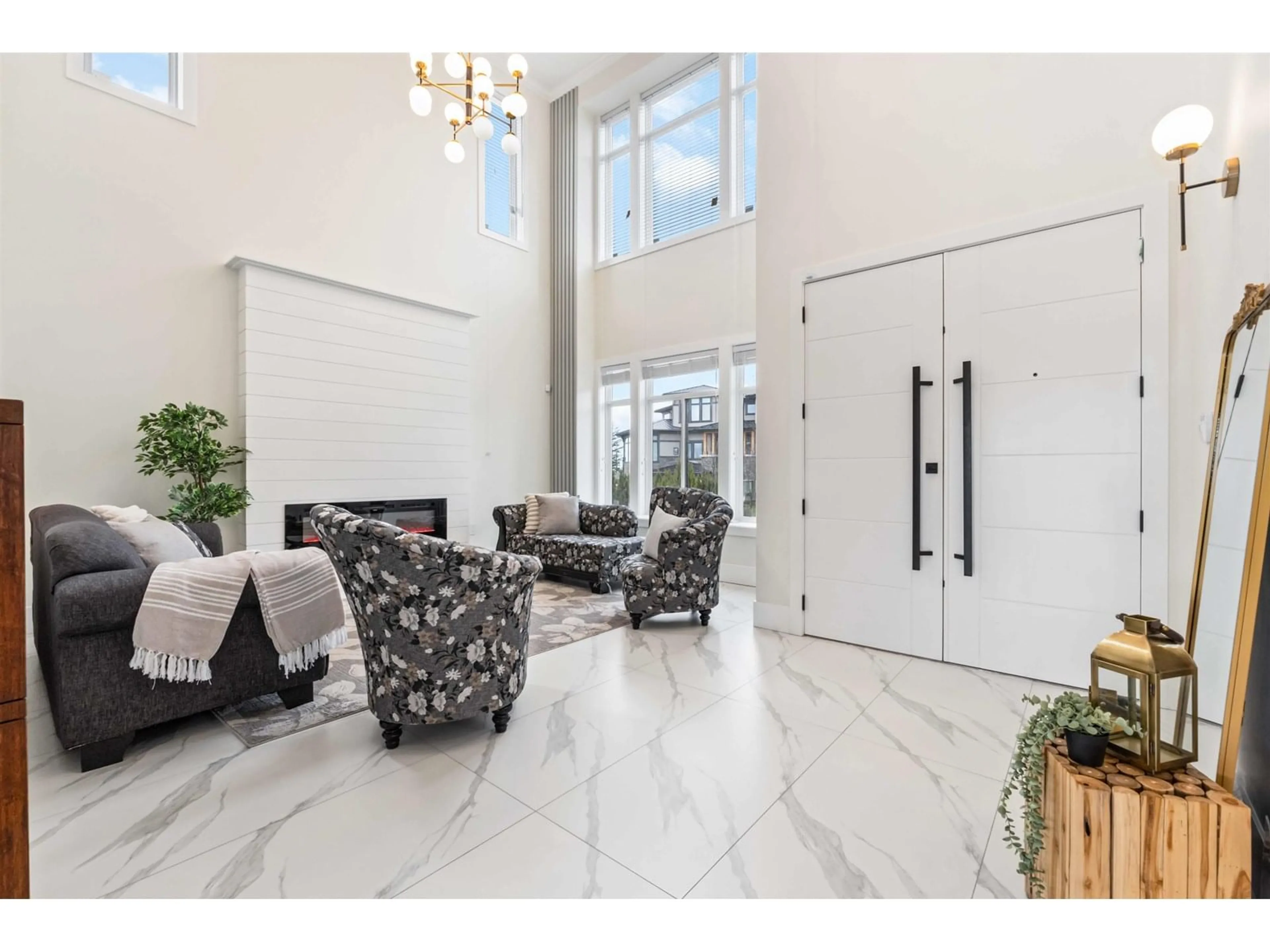 Indoor foyer for 2714 MONTANA, Abbotsford British Columbia V3G0G8