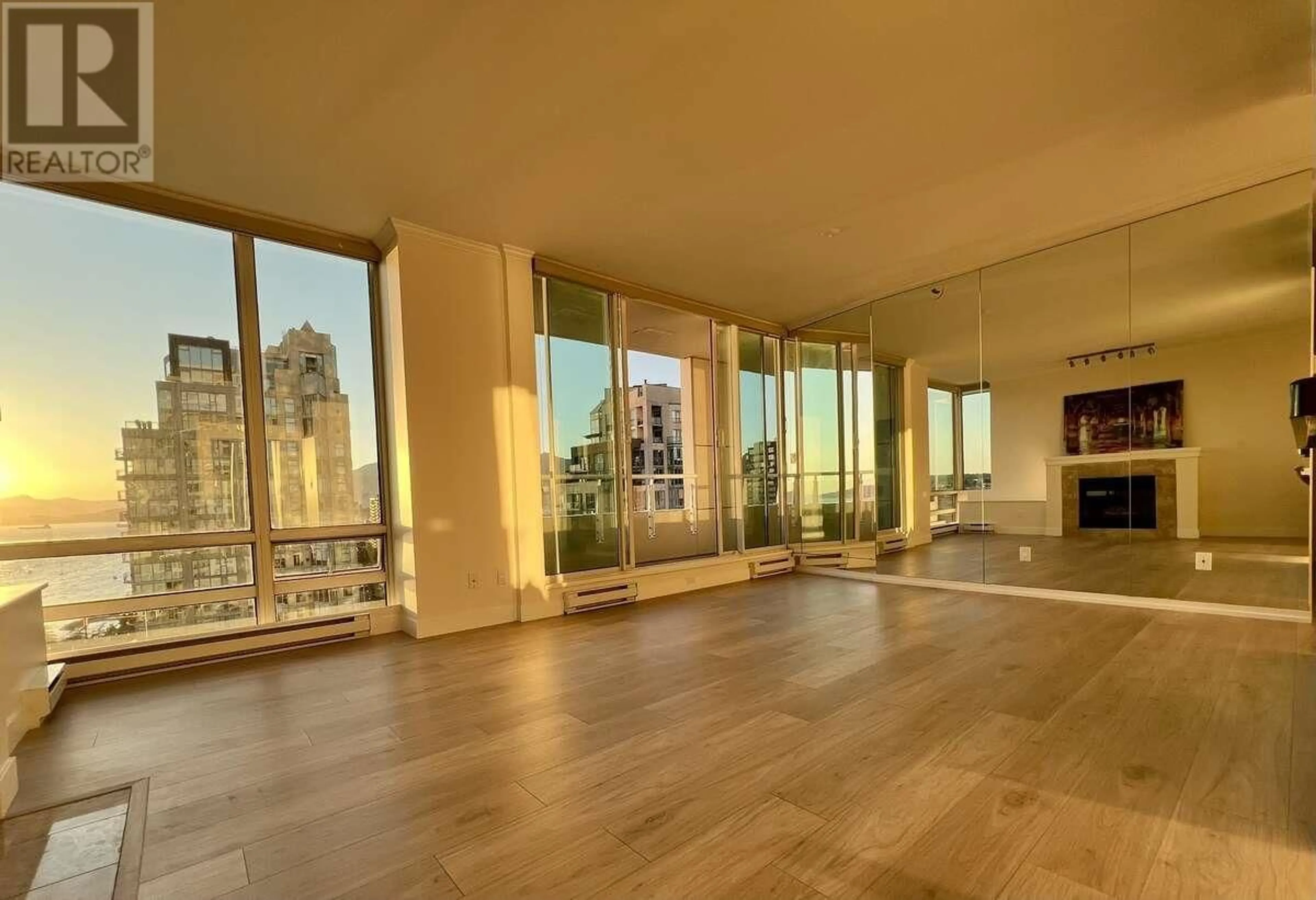 Indoor foyer for 2204 - 1500 HORNBY STREET, Vancouver British Columbia V6Z2R1