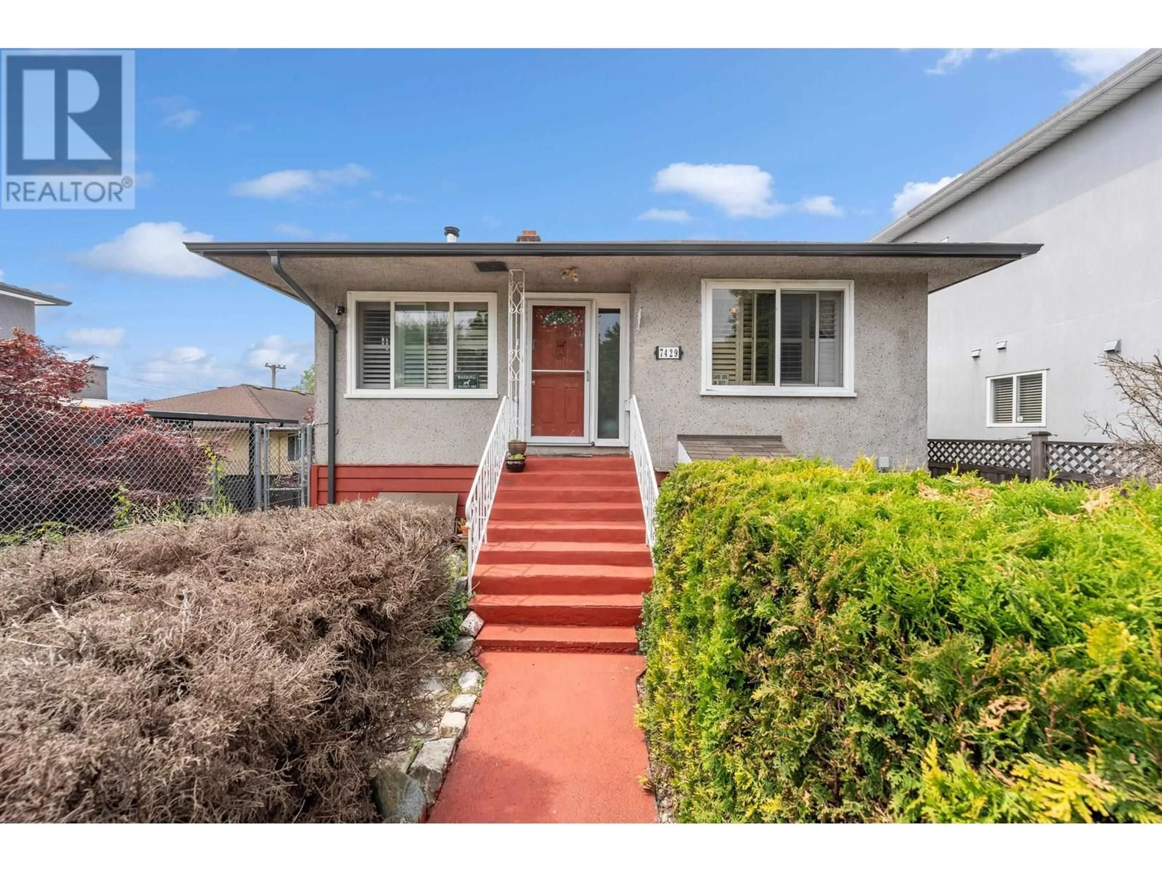 Home with vinyl exterior material, street for 7429 FRASER STREET, Vancouver British Columbia V5X3W3