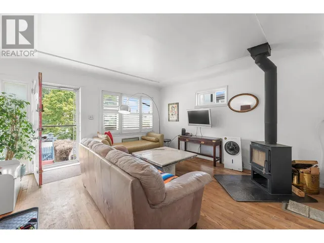 7429 FRASER STREET, Vancouver 2