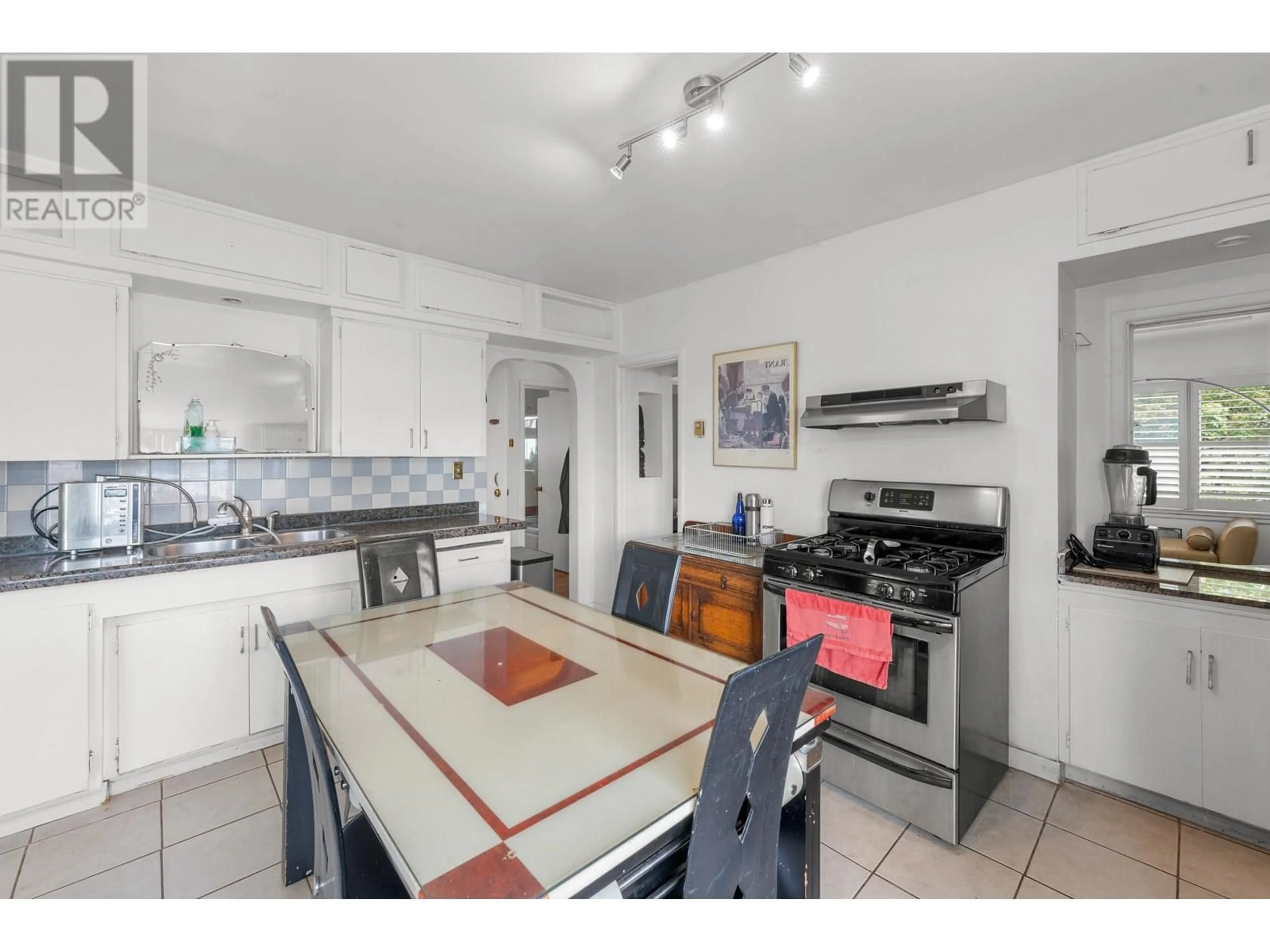 Open concept kitchen, unknown for 7429 FRASER STREET, Vancouver British Columbia V5X3W3