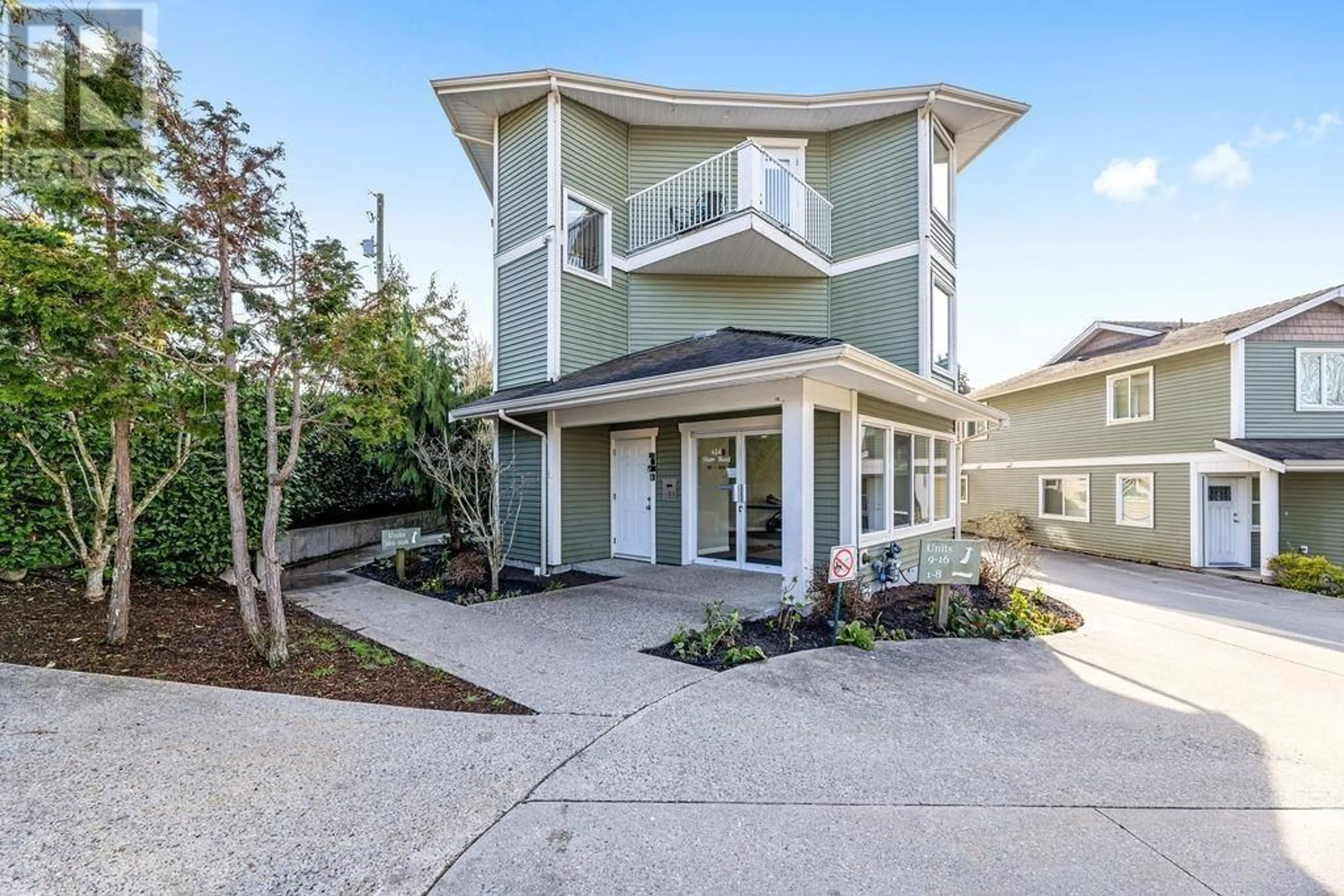 Home with vinyl exterior material, street for 102 - 624 SHAW ROAD, Gibsons British Columbia V0N1V8