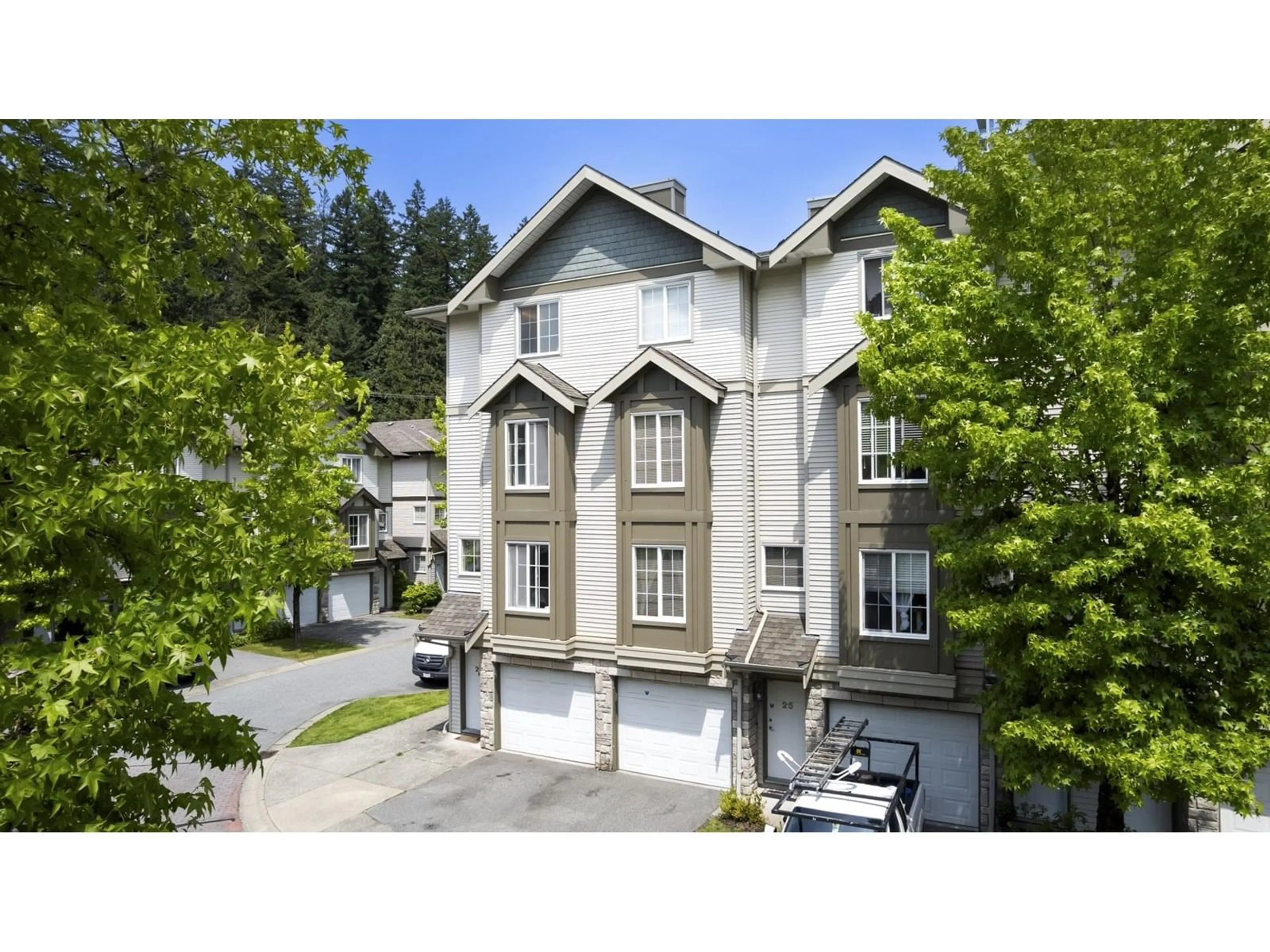 A pic from outside/outdoor area/front of a property/back of a property/a pic from drone, street for 26 - 14855 100, Surrey British Columbia V3R2W1