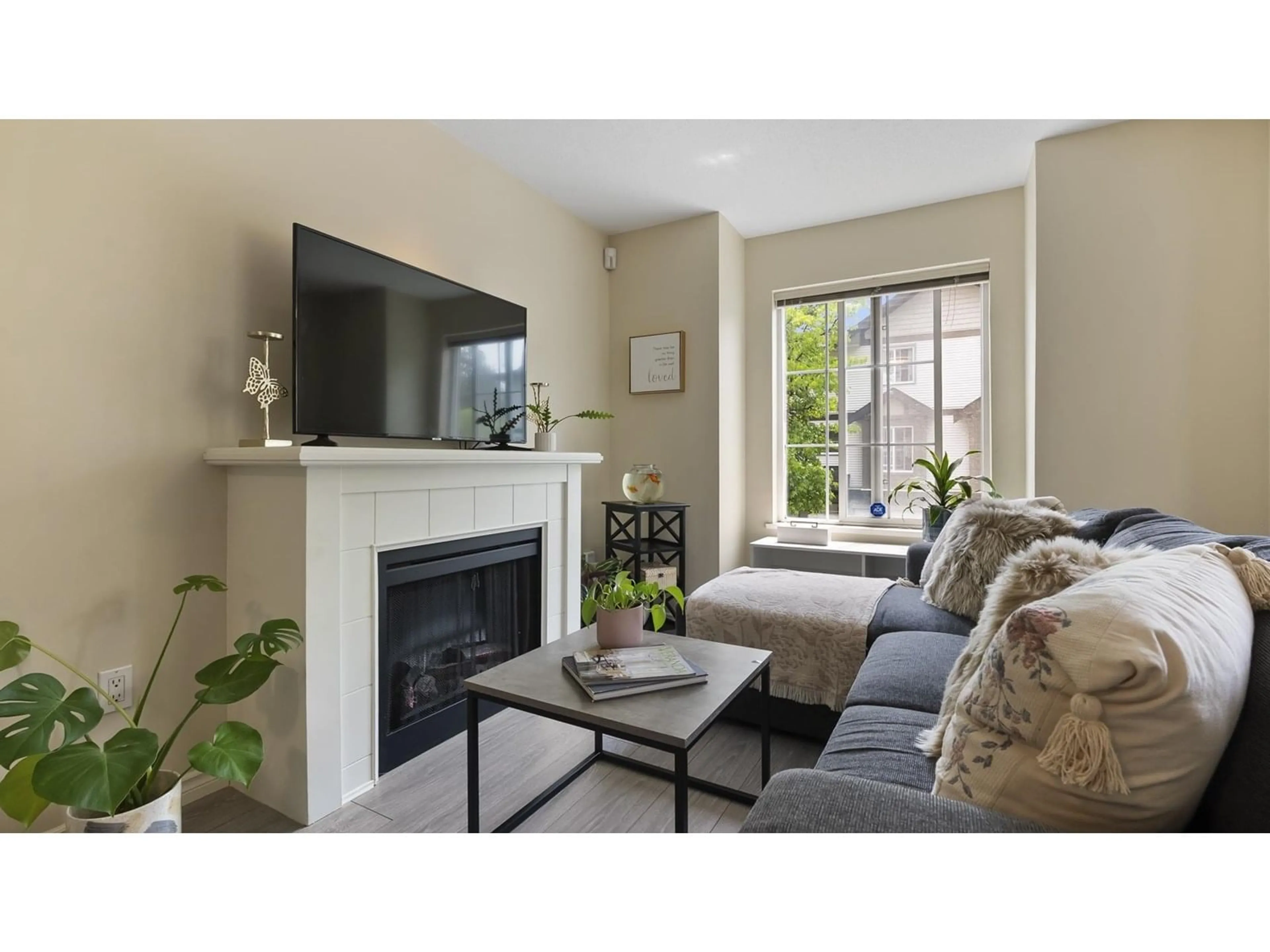 Living room with furniture, unknown for 26 - 14855 100, Surrey British Columbia V3R2W1