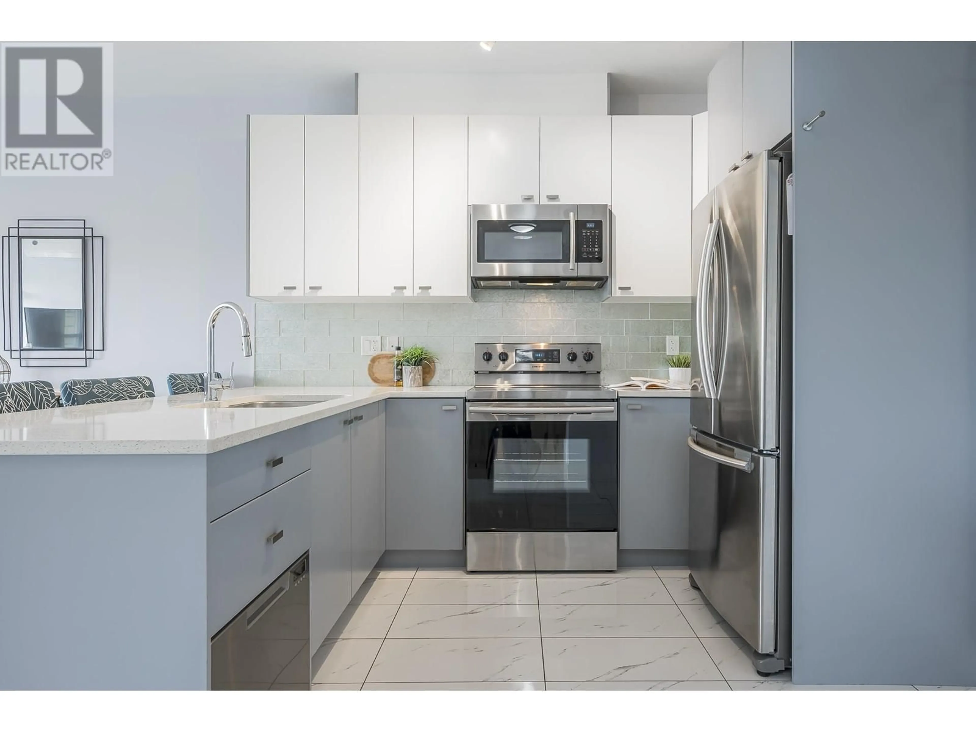 Standard kitchen, ceramic/tile floor for 302 - 12310 222 STREET, Maple Ridge British Columbia V2X5W7