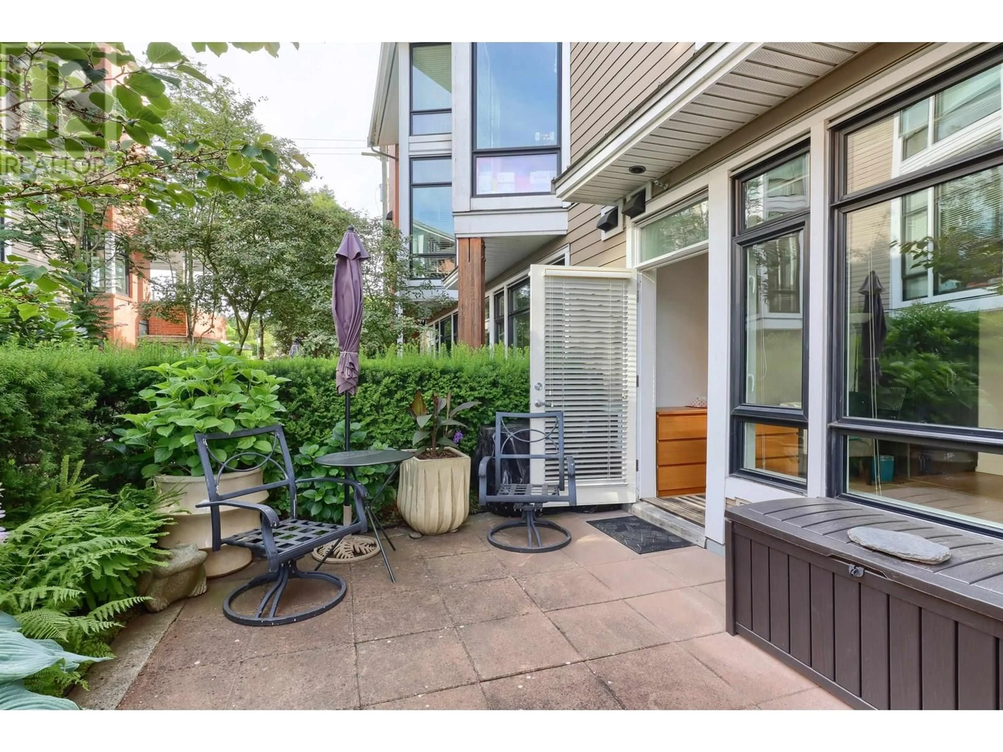 Patio, street for 2915 WALL STREET, Vancouver British Columbia V5K0A6