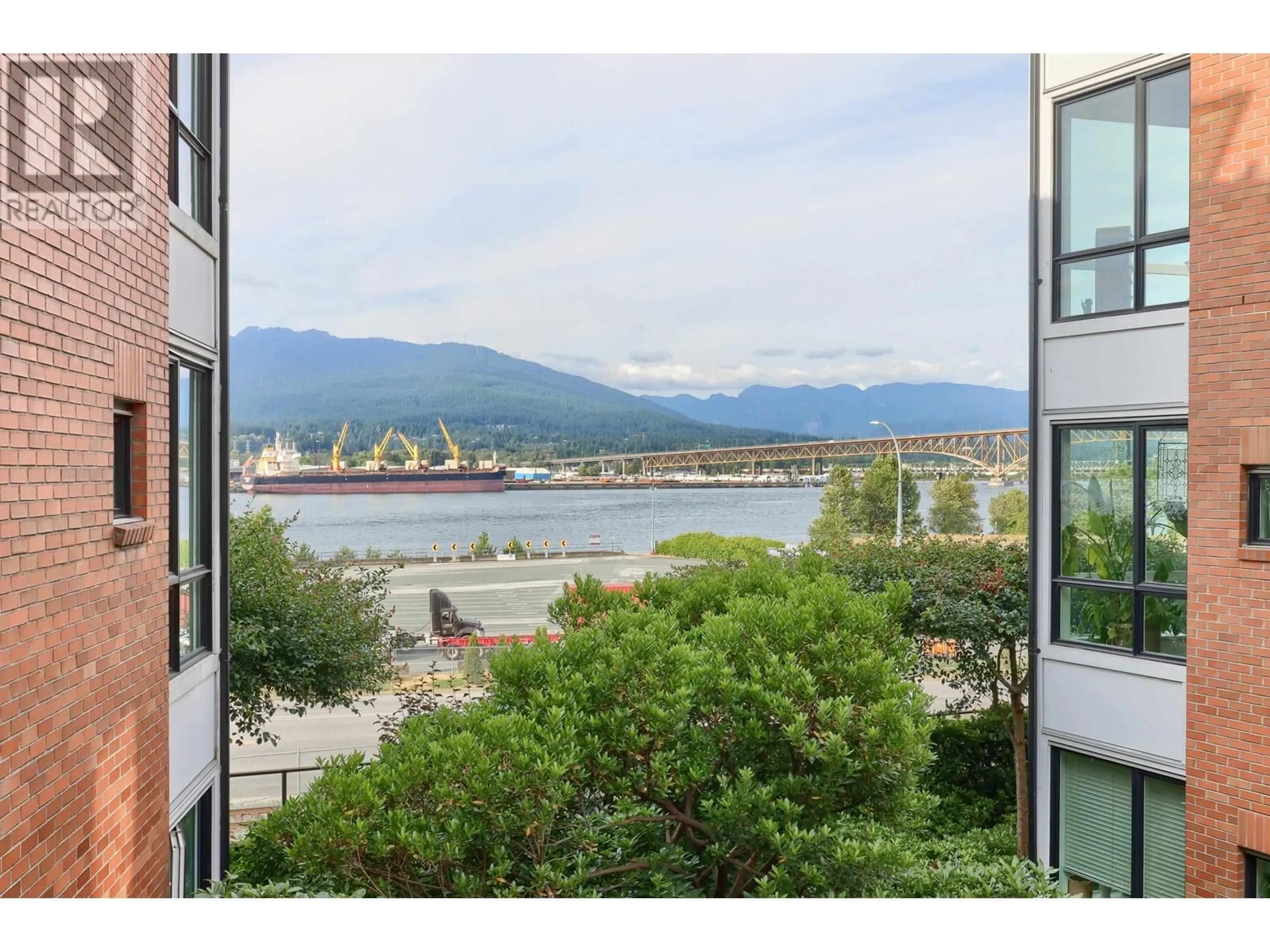 Unknown for 2915 WALL STREET, Vancouver British Columbia V5K0A6