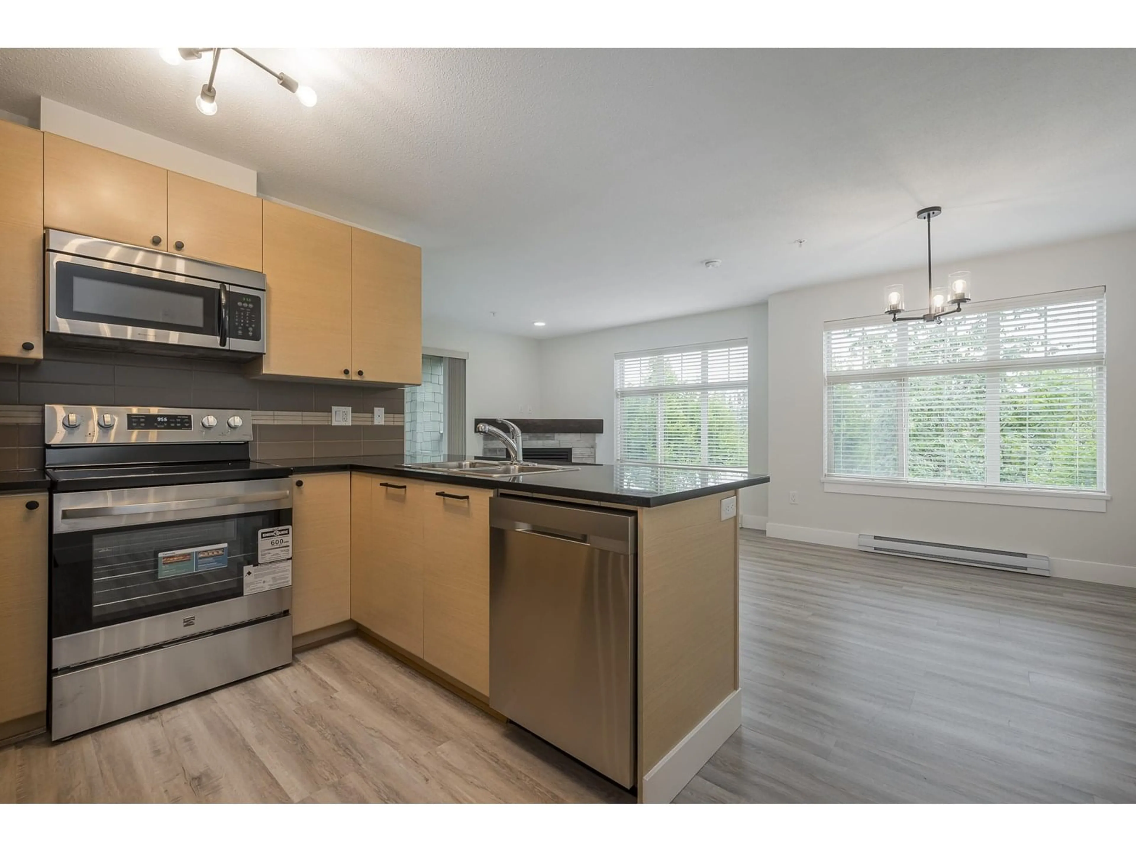 Open concept kitchen, wood/laminate floor for 304 - 6500 194, Surrey British Columbia V4N5X4